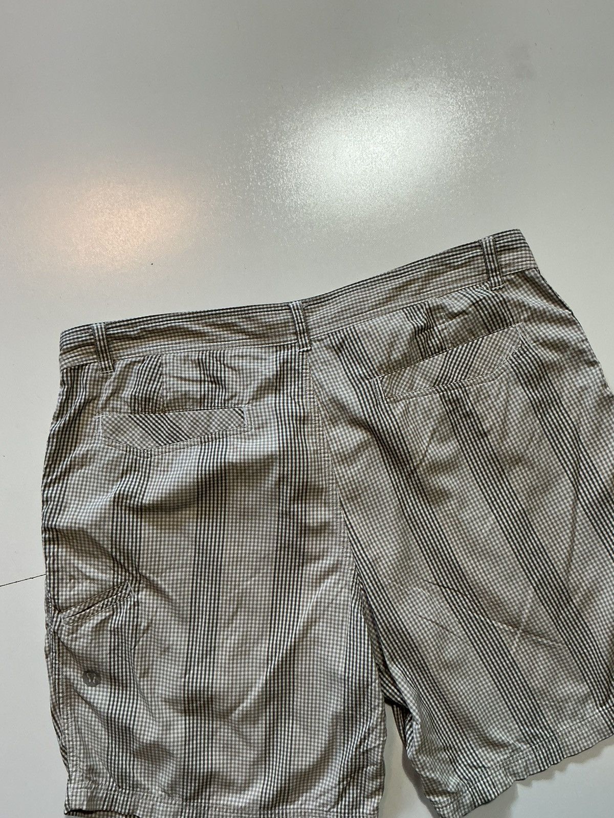 Lululemon Lululemon Athletica Kahuna Performance Golf 8" Inseam Shorts Size US 40 / EU 56 - 9 Thumbnail