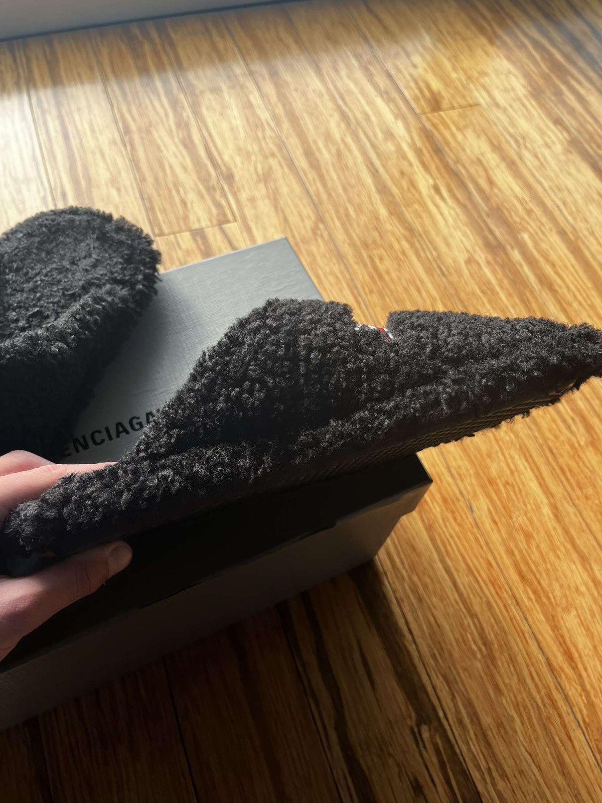 Balenciaga Balenciaga Furry Slides Closed Toe Size US 8 / EU 41 - 8 Thumbnail