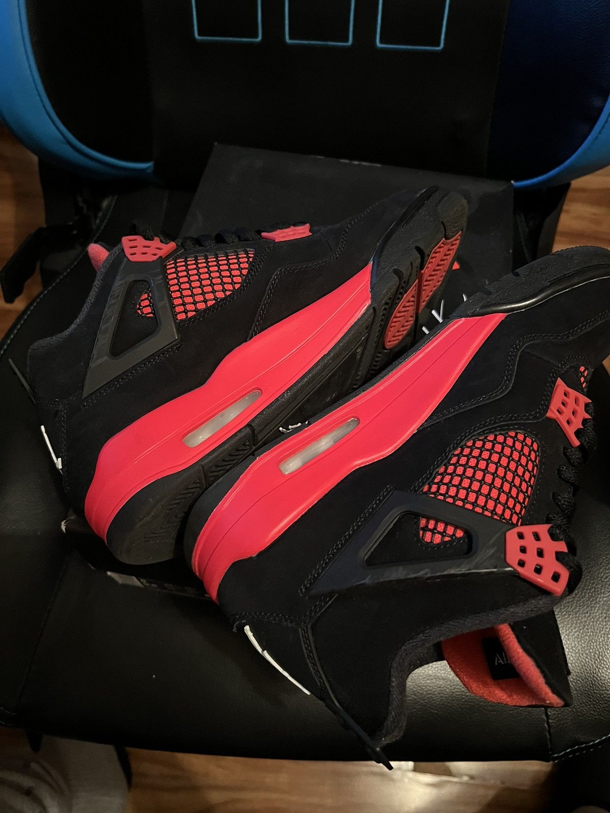 Nike Jordan 4 Red Thunder Size US 8 / EU 41 - 4 Thumbnail