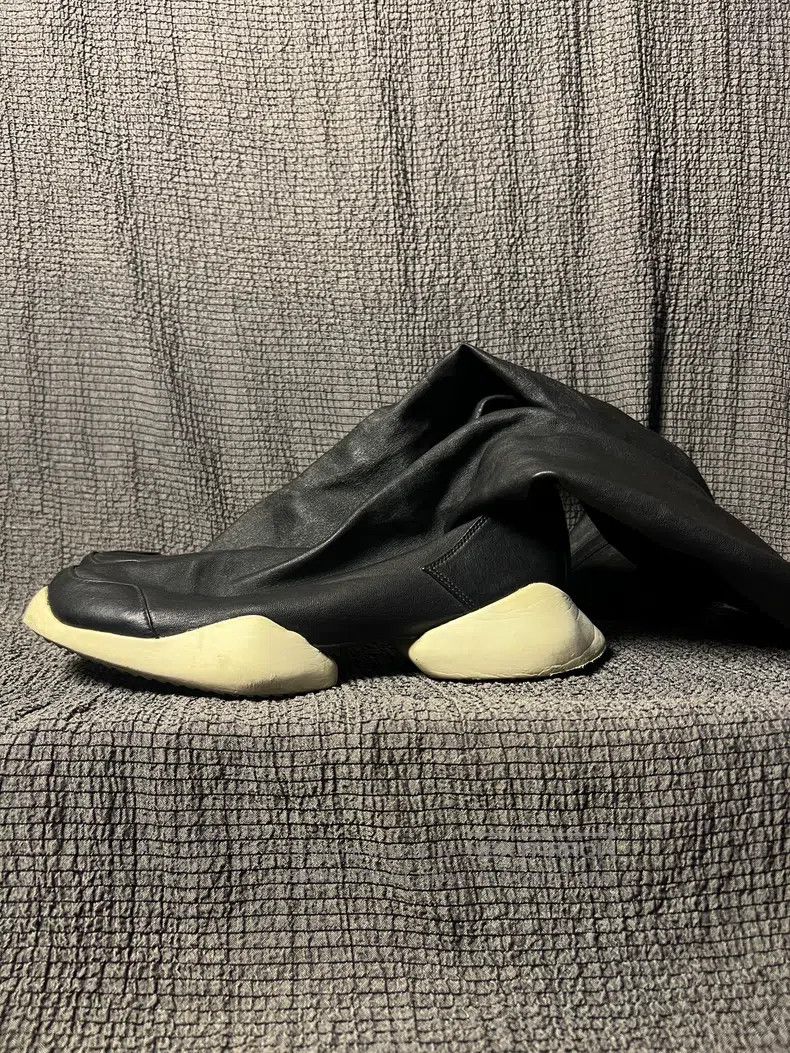 Rick Owens Rick Owens High sheepskin horseshoe boots Size US 8 / EU 41 - 3 Thumbnail