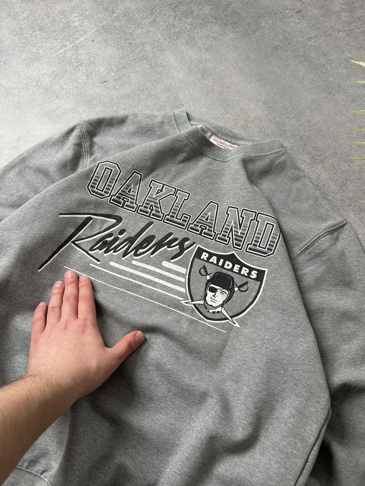 Mitchell & Ness Raiders Mitchell & Ness big logo sweatshirt mens Size US XL / EU 56 / 4 - 2 Thumbnail