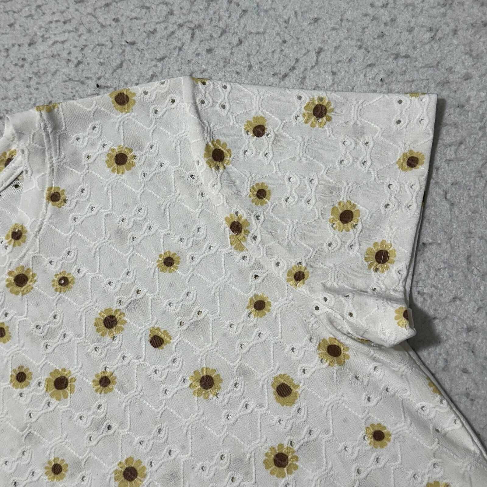 Other Wallflower Large White Sunflower Eyelet T Shirt Top Size L / US 10 / IT 46 - 6 Thumbnail