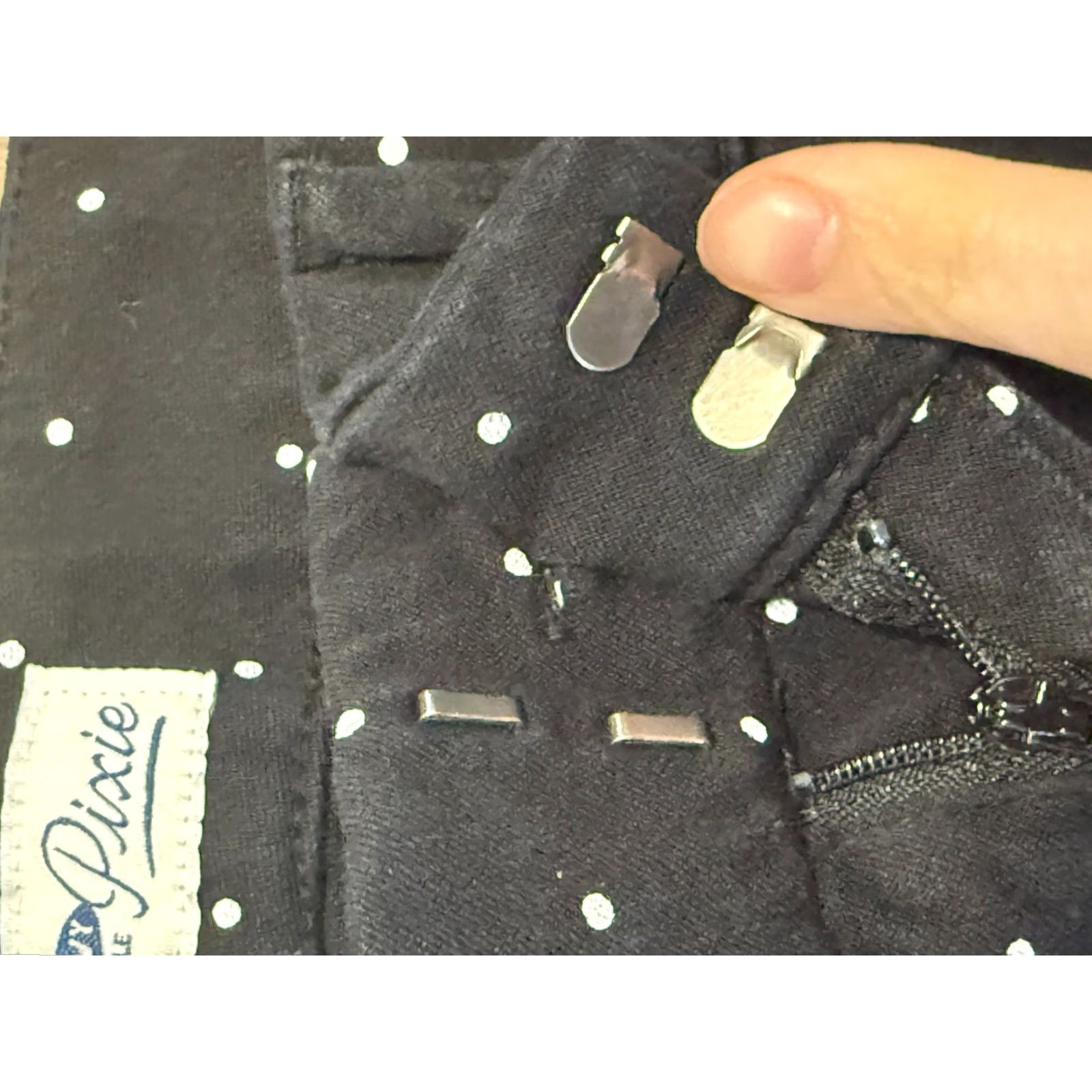 Old Navy Old Navy Pixie Pants Women's Size 8 Regular Black White Polka Dots Pants Size 30" / US 8 / IT 44 - 5 Thumbnail