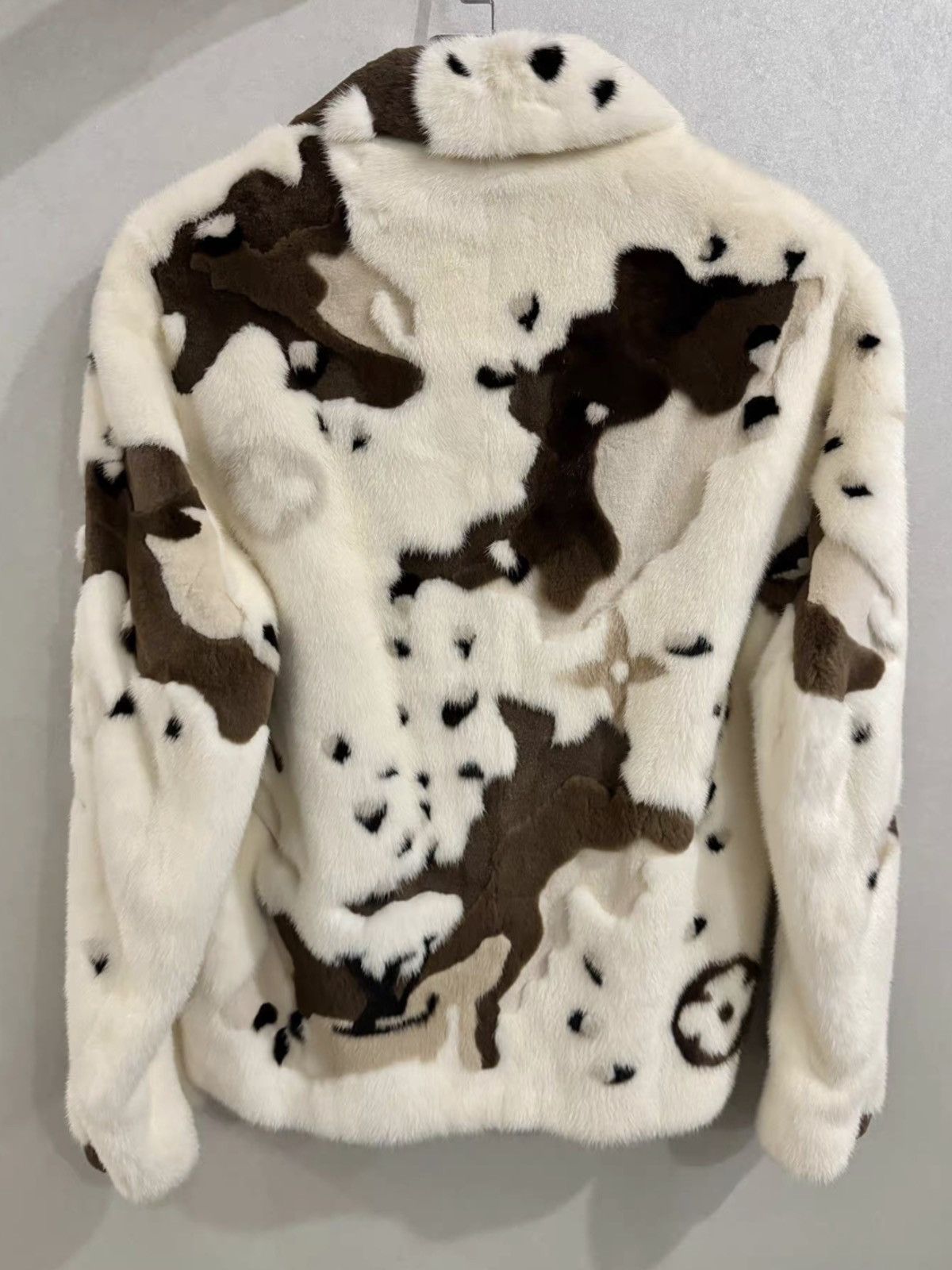 Louis Vuitton Louis Vuitton Virgil Abloh camo fur jacket Size US S / EU 44-46 / 1 - 2 Thumbnail