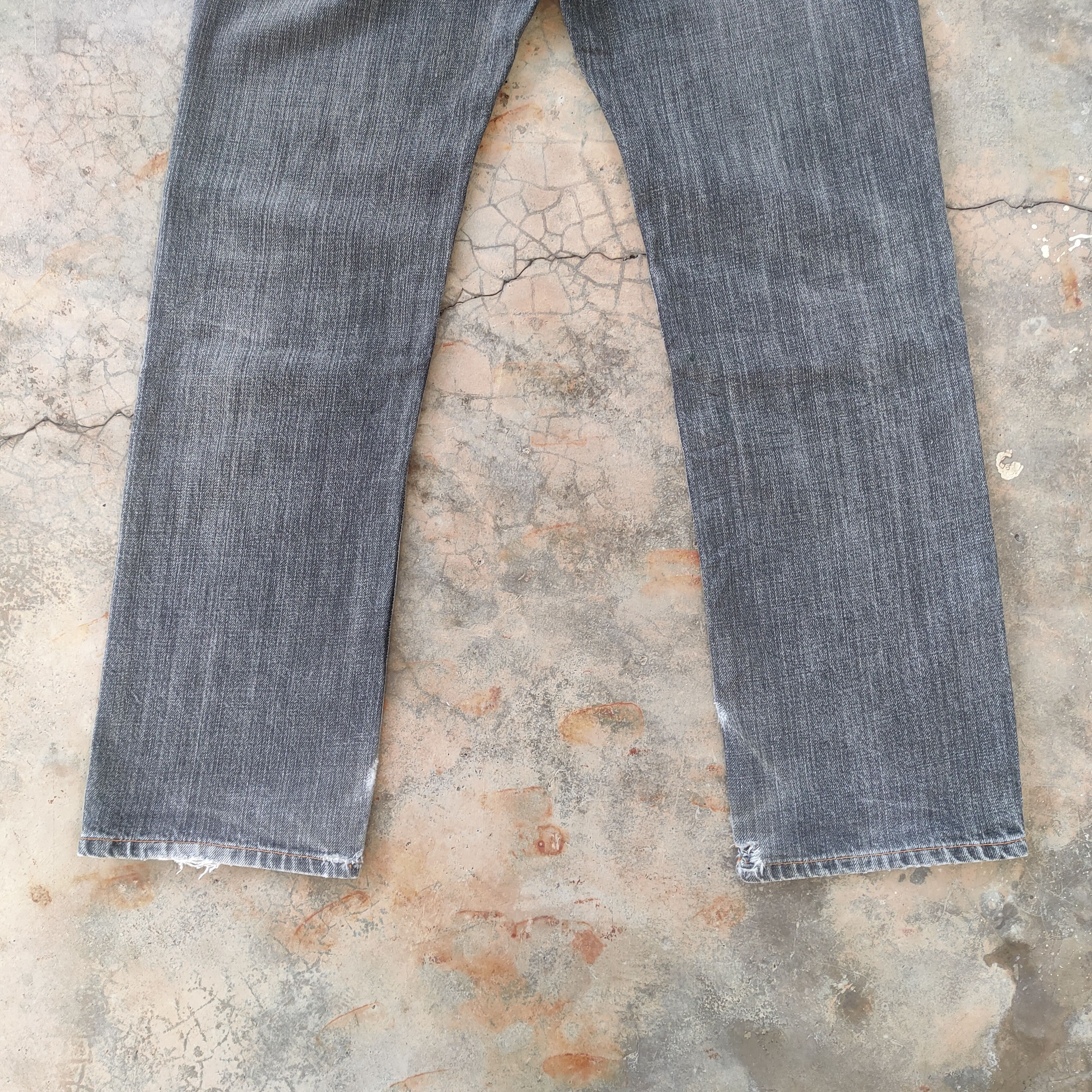 Eddie Bauer VINTAGE EDDIE BAUER FADED BLACK RIPPED JEANS PANTS Size US 31 - 11 Thumbnail
