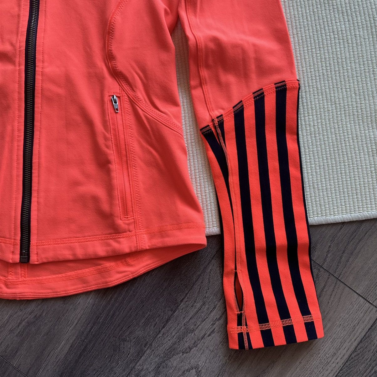 Lululemon Lululemon Forme Light Flare Classic Stripe Inkwell Jacket Size S / US 4 / IT 40 - 2 Thumbnail