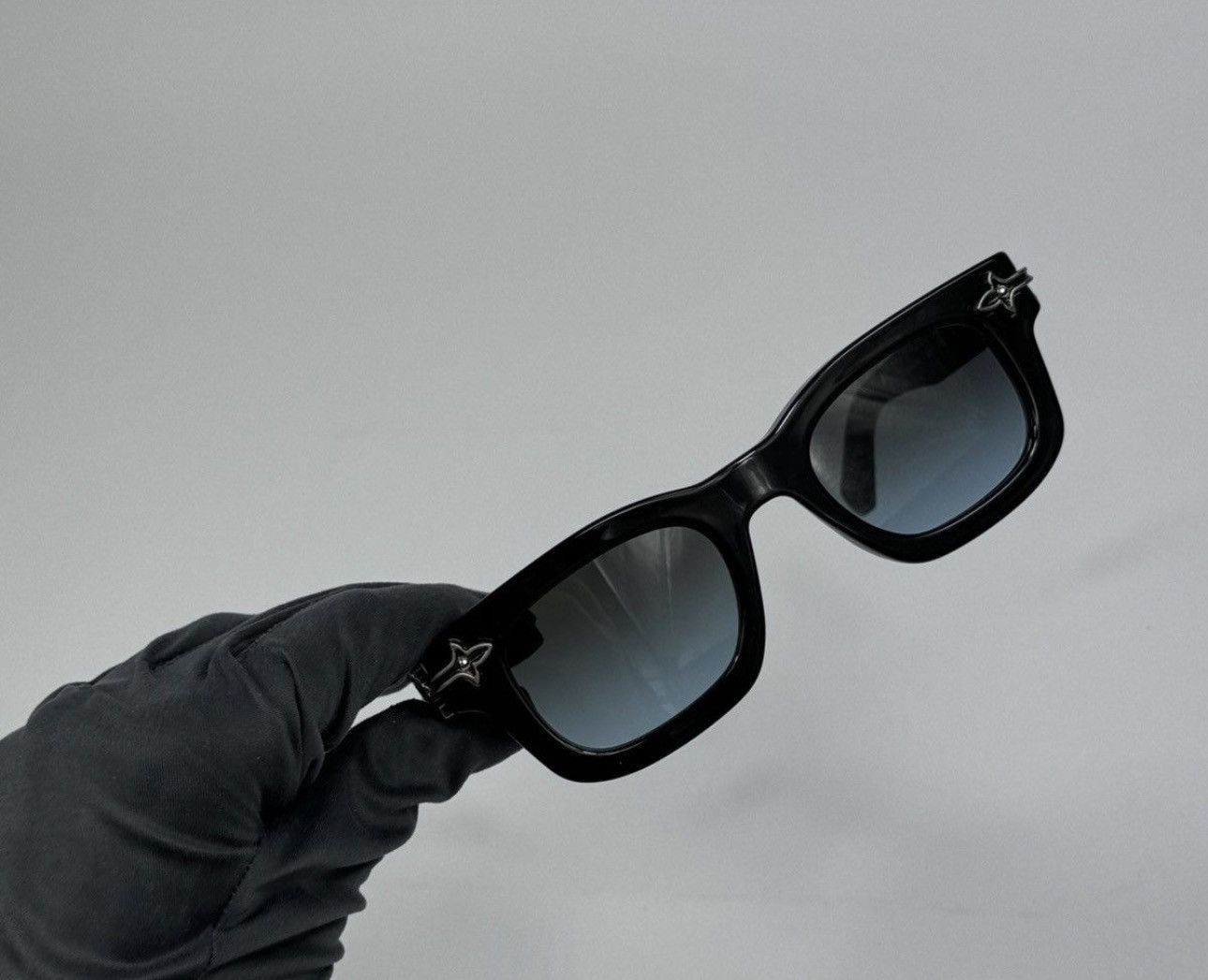 Louis Vuitton PHARRELL WILLIAMS LV WESTERN TURQUOISE ARABESQUE SUNGLASSES Size ONE SIZE - 5 Thumbnail