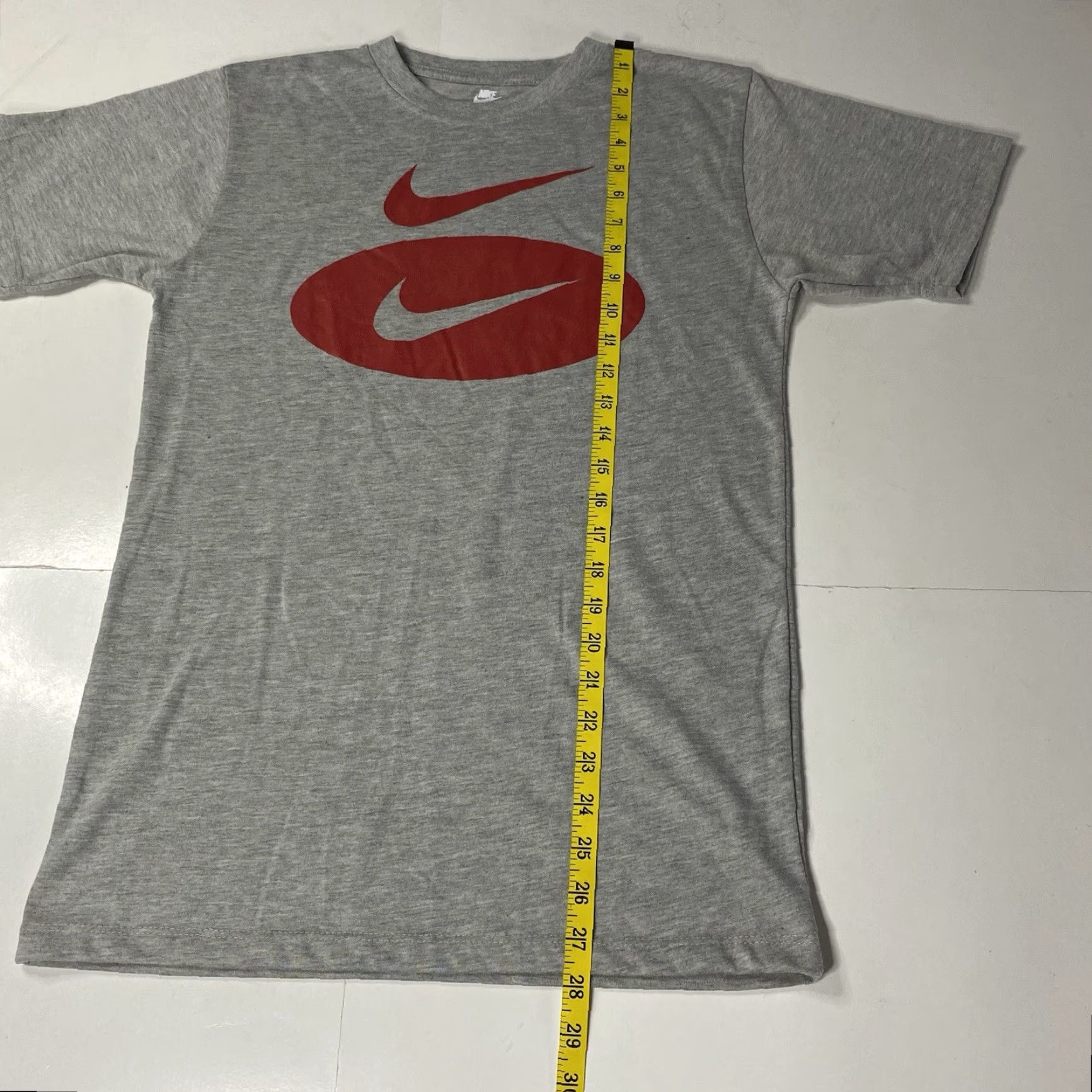 Nike **Nike Tee T-Shirt Gray Small Adult Regular Fit** User: **Gray Small Adult Regular Fit Nike Tee T-Shirt** Size US S / EU 44-46 / 1 - 5 Thumbnail