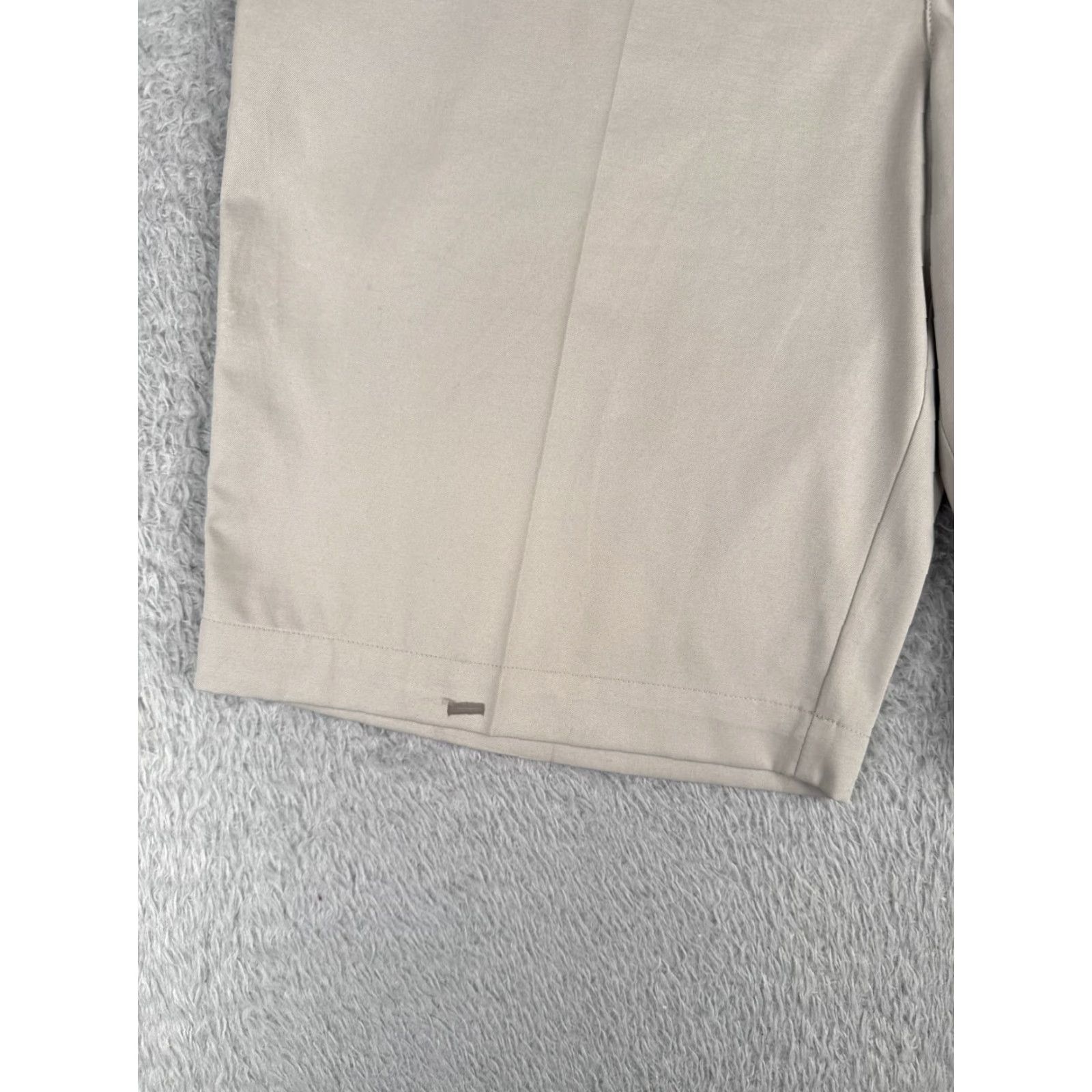 Nike Nike Shorts Mens 34 Beige Twill Polyester Golf Driving Golfing 34x11 Regular Beige Nike Mens Shorts Size US 36 / EU 52 - 3 Thumbnail