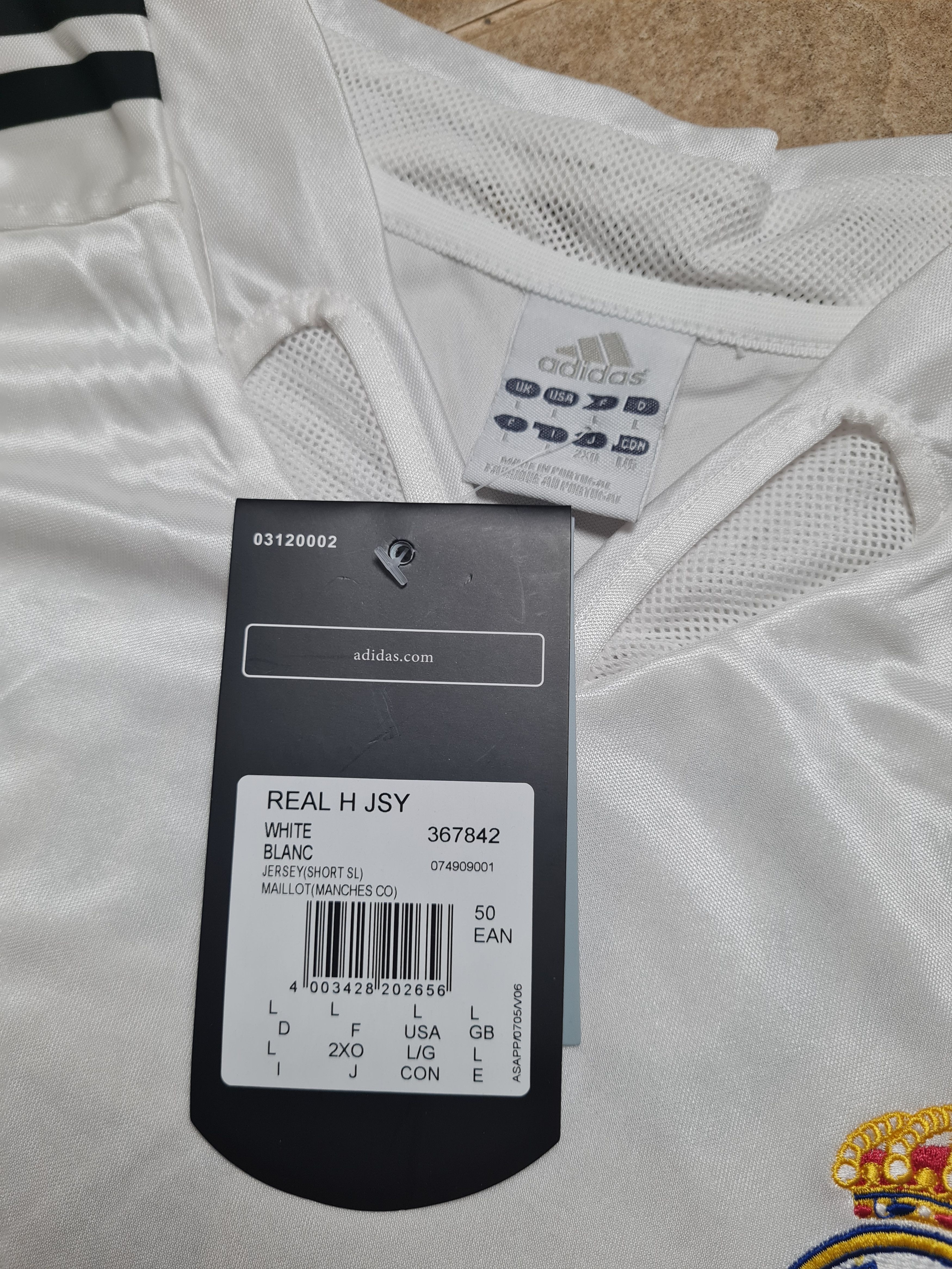 Adidas Real Madrid 2004/2005 David Beckham Football Adidas AJF001 Size US L / EU 52-54 / 3 - 13 Thumbnail
