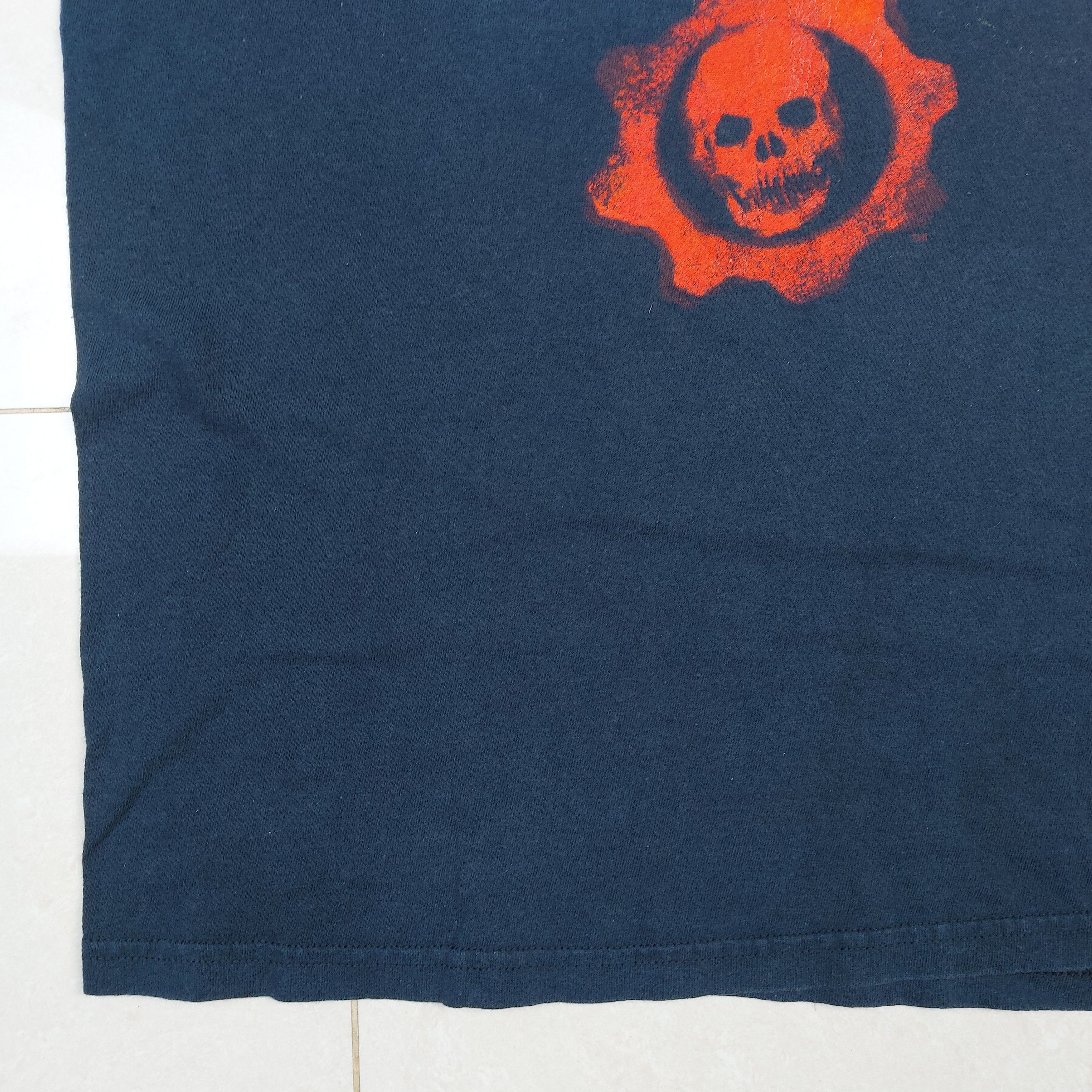 Microsoft Official 2010 Gears of War 3 Xbox 360 Epic Games TEE Size US L / EU 52-54 / 3 - 11 Thumbnail