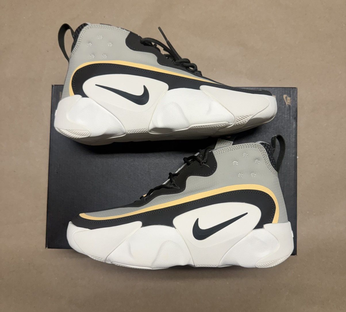 Nike Nike React Frenzy THE 10TH Newsprint Men’s size 6 shoes NEW! Size US 6 / EU 39 - 1 Thumbnail