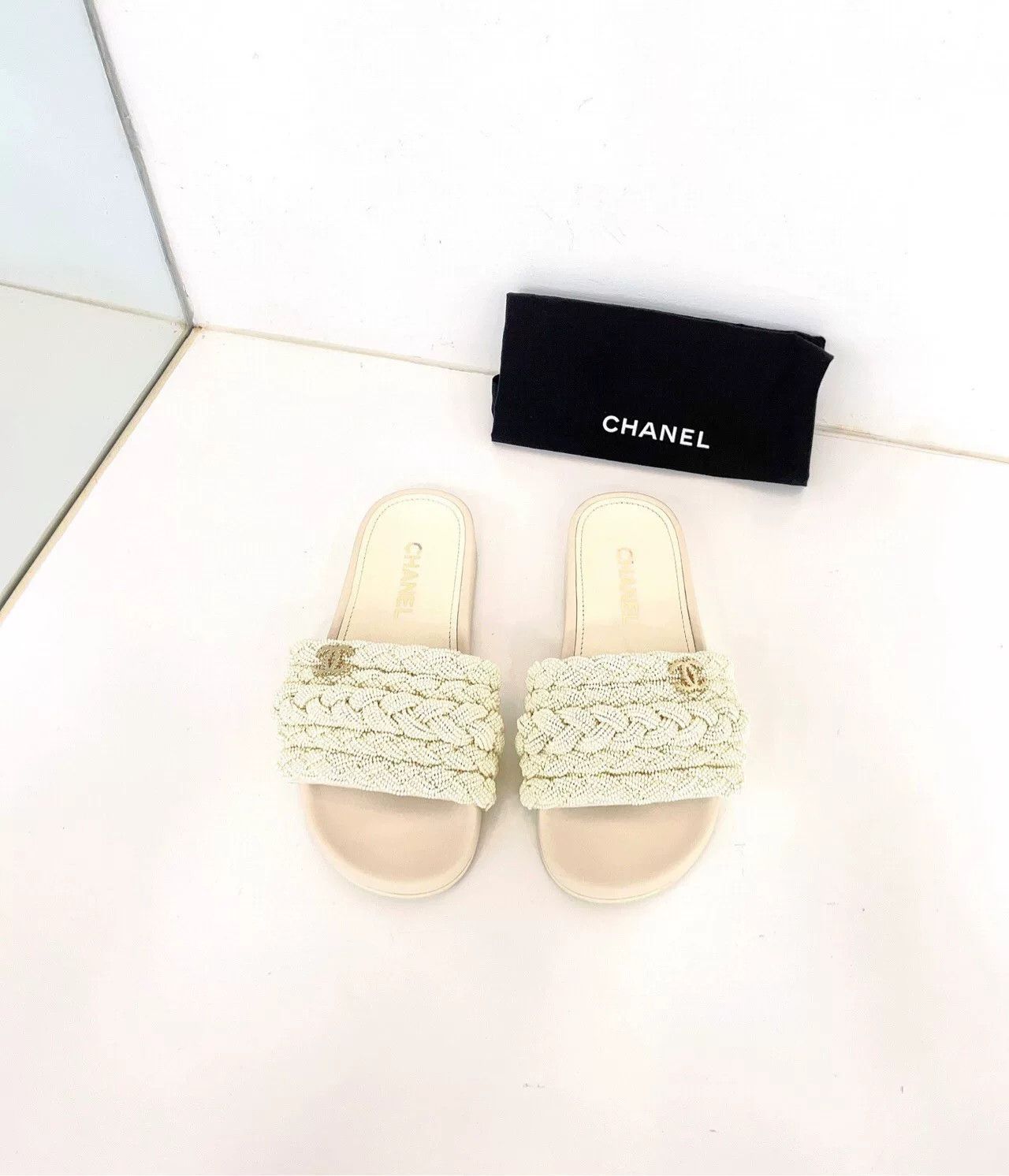 Chanel Chanel Pearl Slide Flat Sandals Size US 6 / IT 36 - 1 Thumbnail