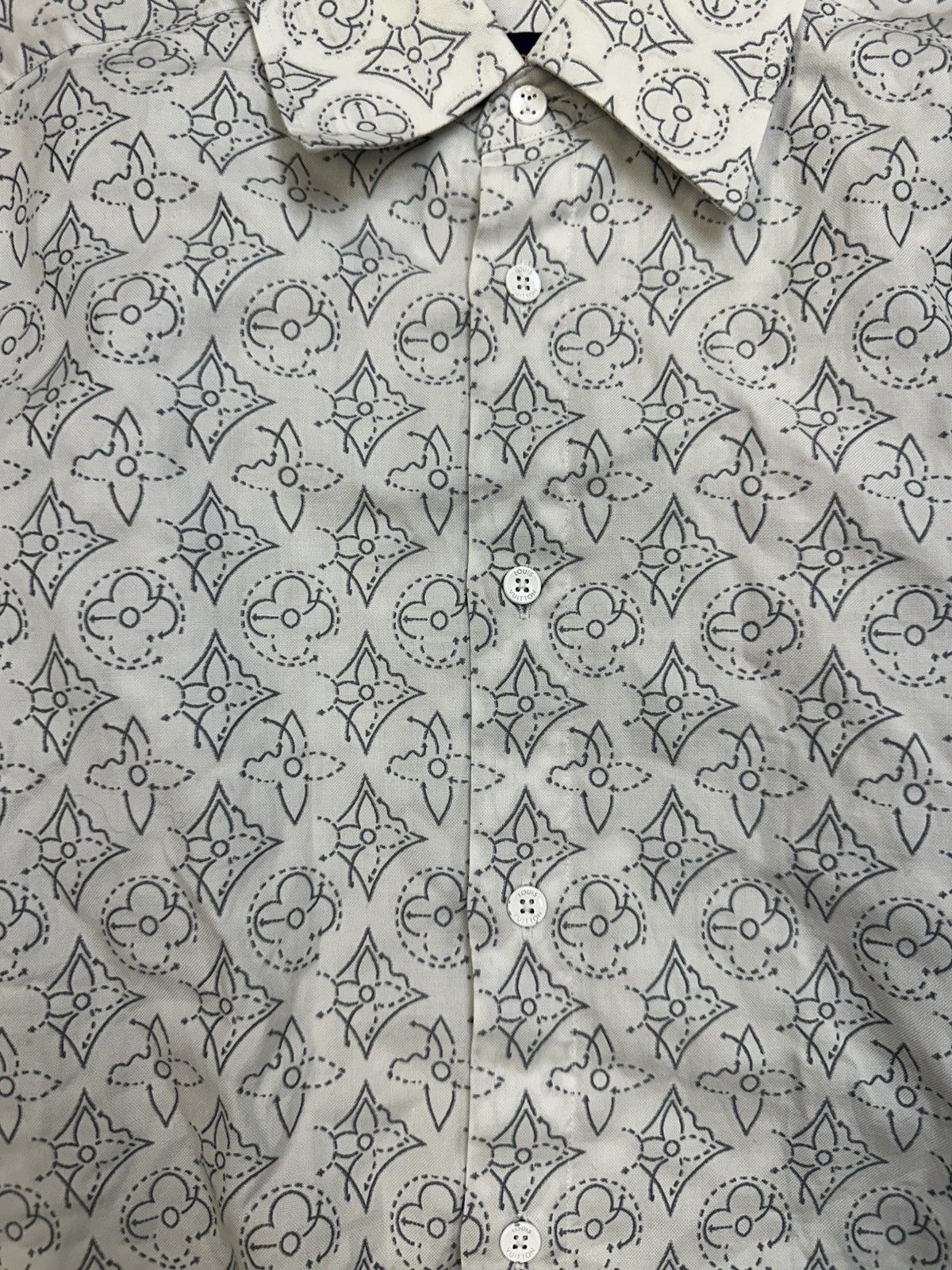 Louis Vuitton × NBA LOUIS VUITTON x NBA FIL COUPE SIGNATURE SHIRT (FW21) Size US S / EU 44-46 / 1 - 3 Thumbnail