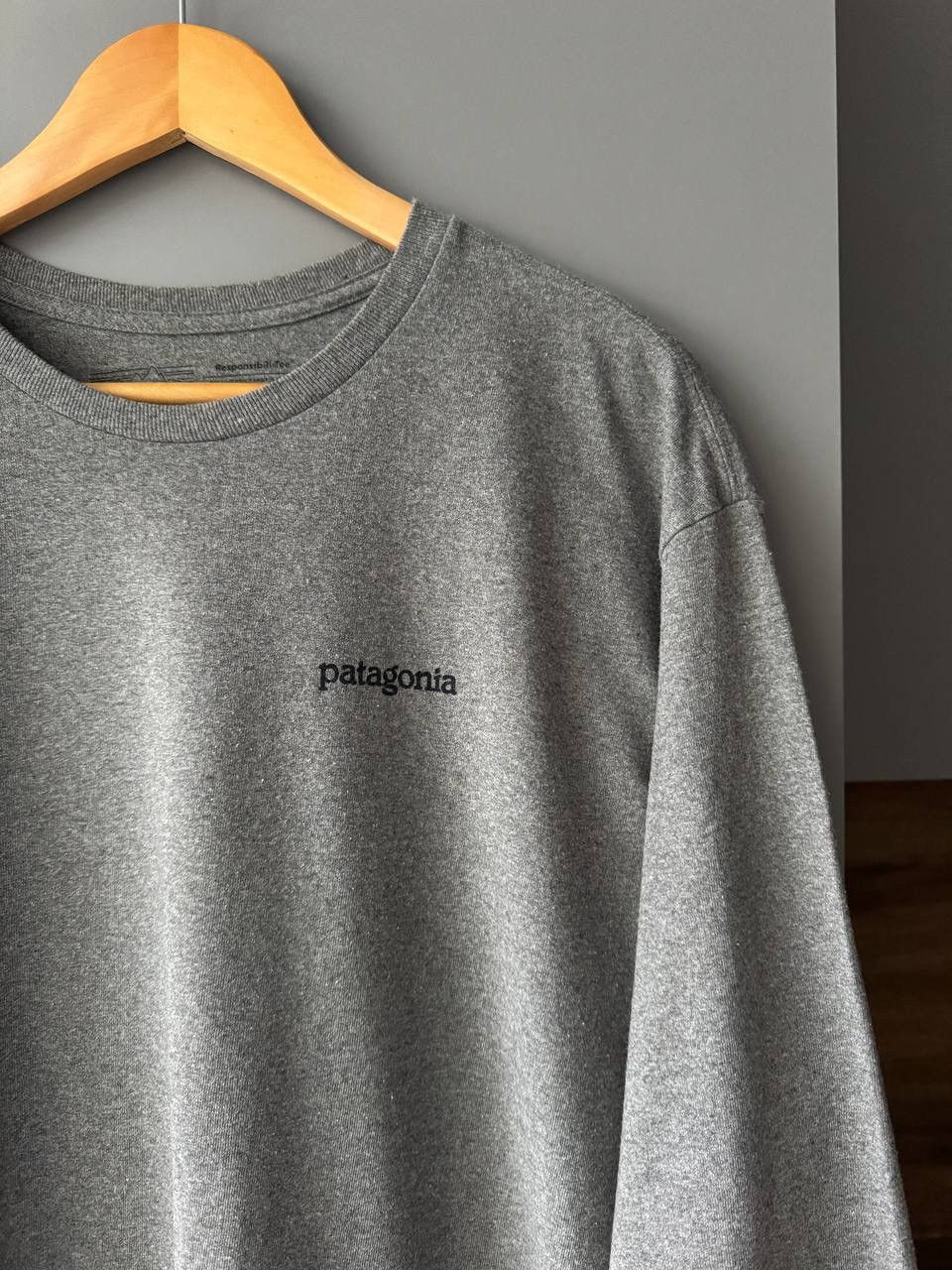 Patagonia Patagonia Long-Sleeve P-6 Logo Responsibili-Tee T Shirt Grey Size US L / EU 52-54 / 3 - 4 Thumbnail