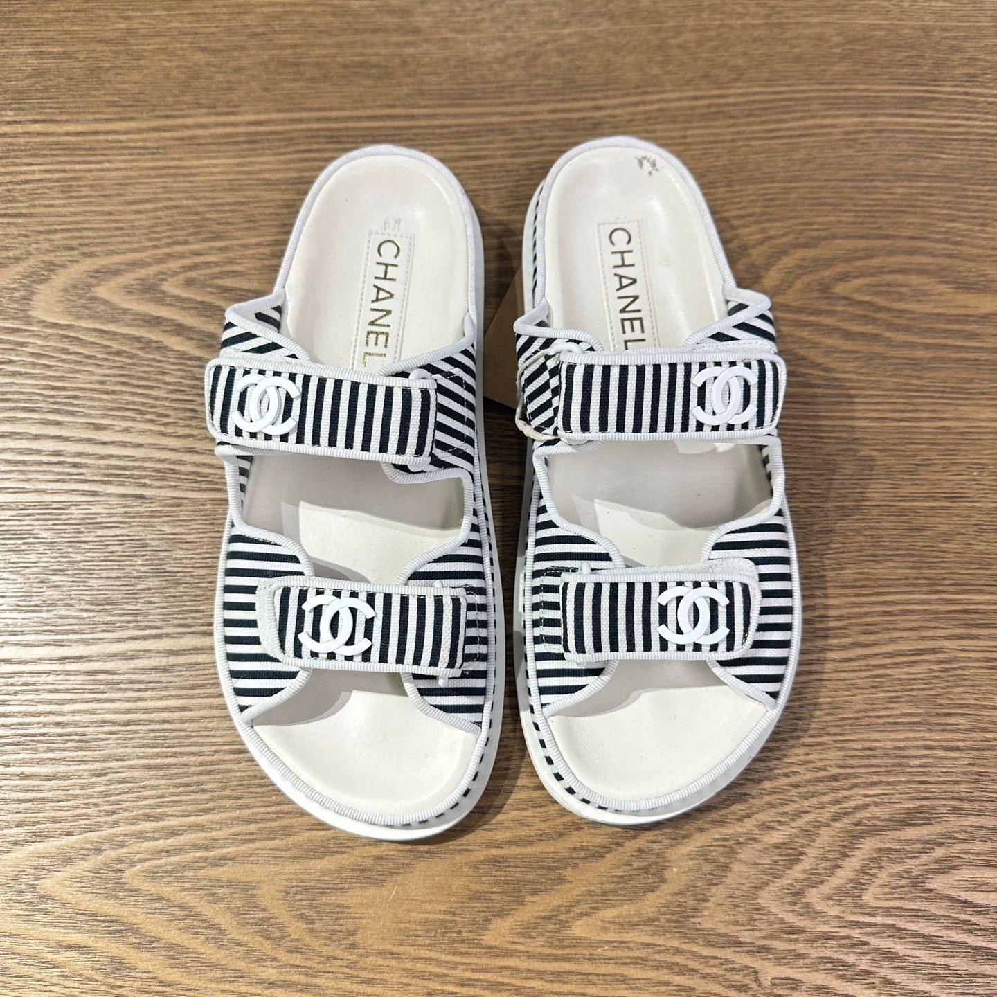 Chanel Chanel Jan1033 new black and white stripe Velcro slides 37 Size US 6 / IT 36 - 2 Thumbnail