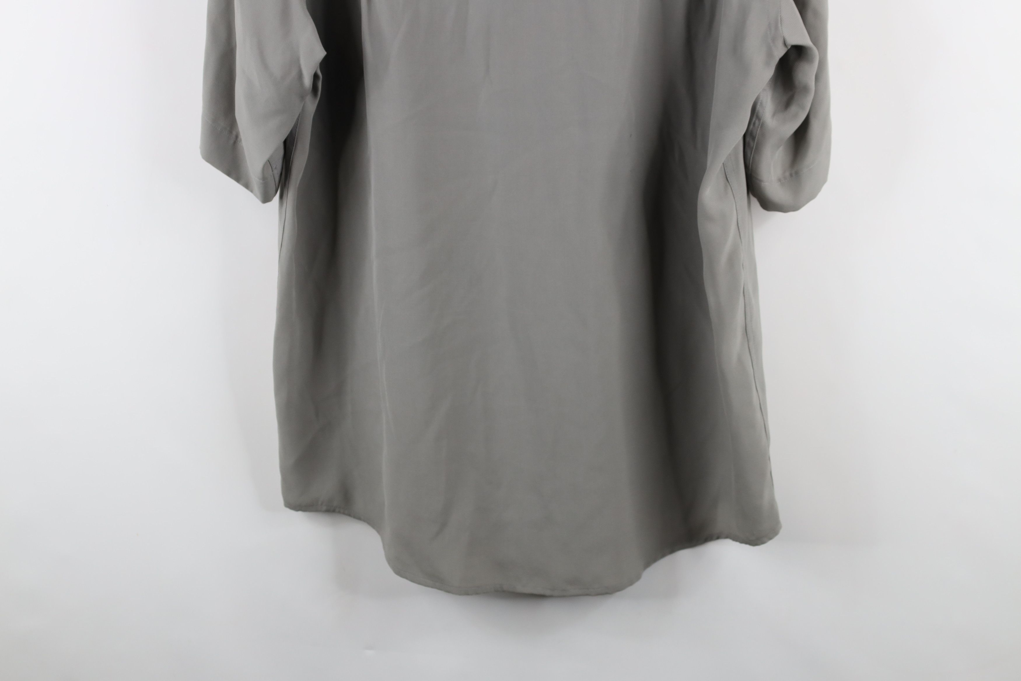 Vintage Vintage 90s Streetwear Silk Short Sleeve Button Shirt Gray Size US M / EU 48-50 / 2 - 13 Thumbnail