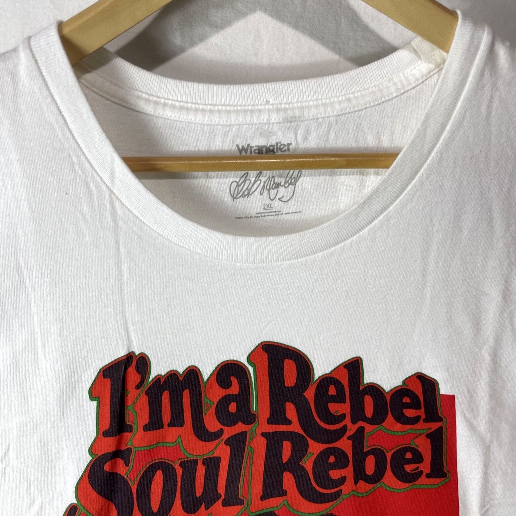 Wrangler VINTAGE Wrangler Bob Marley Shirt Mens 2XL XXL I’m A Soul Rebel Reggae Rasta White Adult Graphic Print T-Shirt Casual Logo Crew Neck Short Sleeve Size US XXL / EU 58 / 5 - 7 Thumbnail