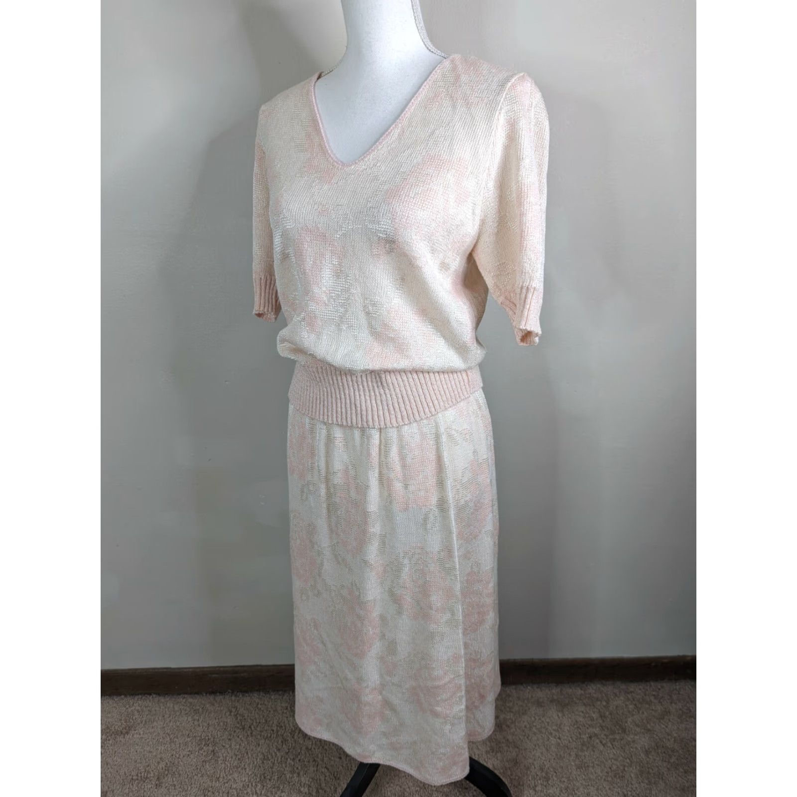 Vintage VINTAGE 80S Short Sleeve V Neck sweater skirt set Pink Floral Small 4/6 D2S Vivanti Top & Skirt Set Womens Size M / US 6-8 / IT 42-44 - 5 Thumbnail