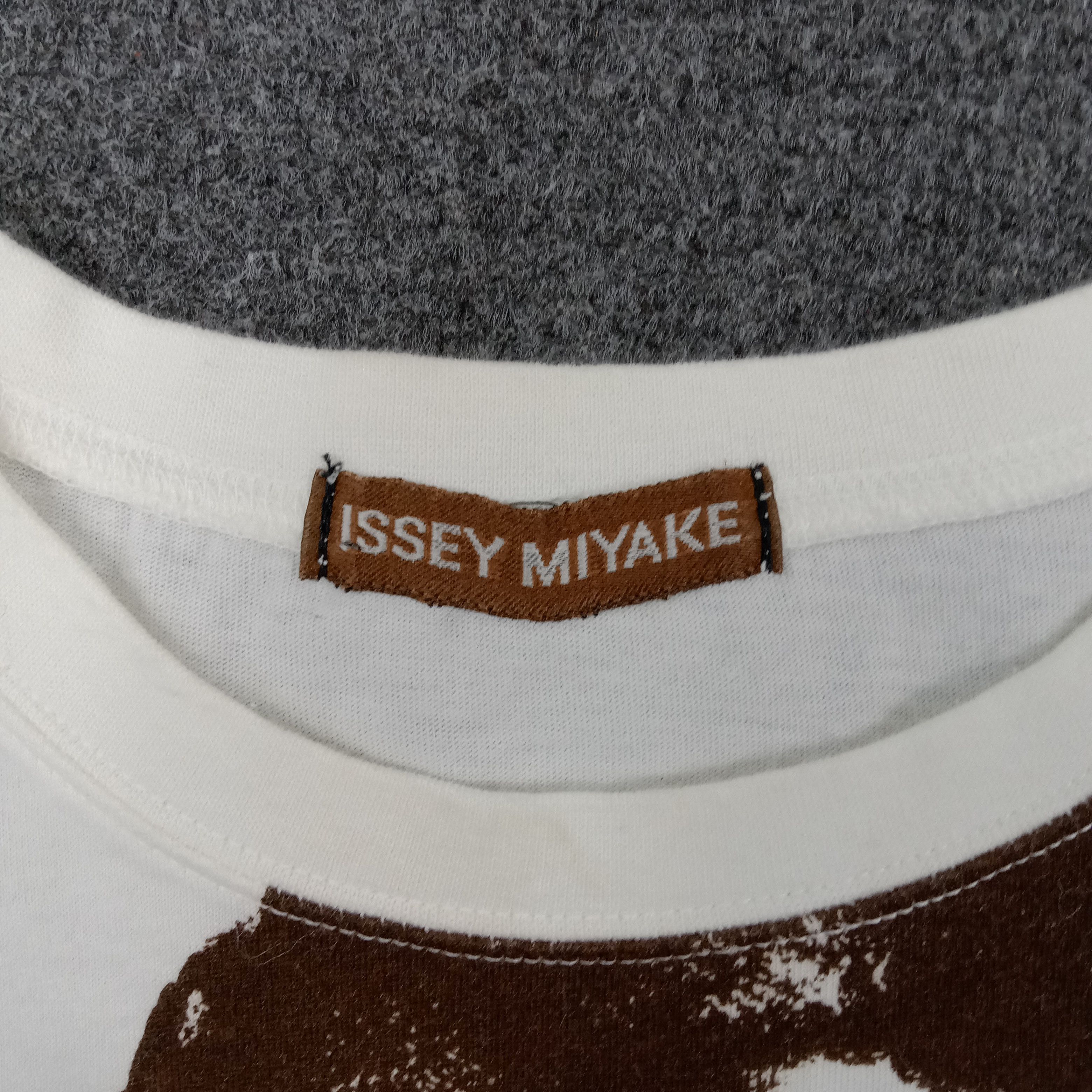 Issey Miyake × Japanese Brand × Vintage Issey Miyake Japanese Design Art Tshirt C219N53 Size US L / EU 52-54 / 3 - 3 Thumbnail