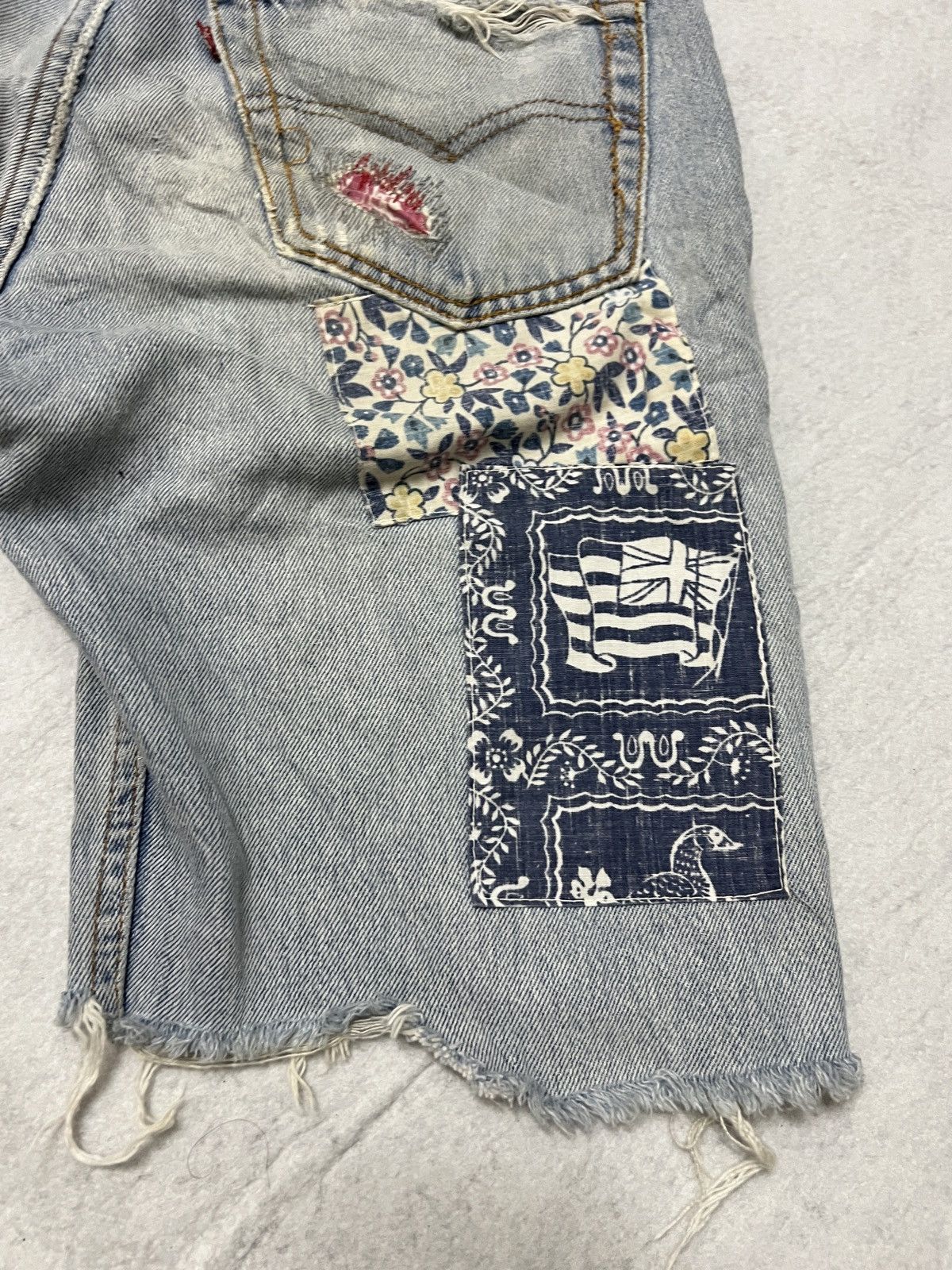 Levi's Made & Crafted 526. Vintage Levi’s 501 x Reyn Spooner Hawaiian Patch Shorts Size US 32 / EU 48 - 9 Thumbnail