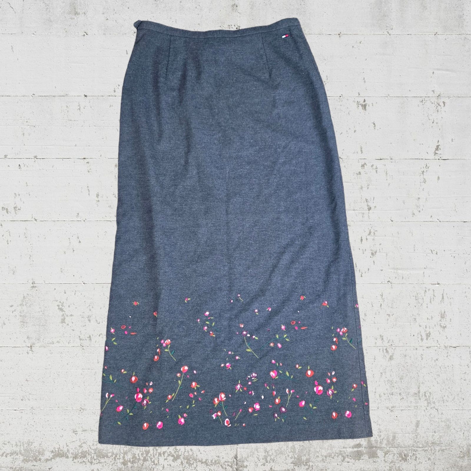 Tommy Hilfiger Y2K Gray Floral Embroidered Maxi Skirt Size 8 Size 30" / US 8 / IT 44 - 2 Thumbnail
