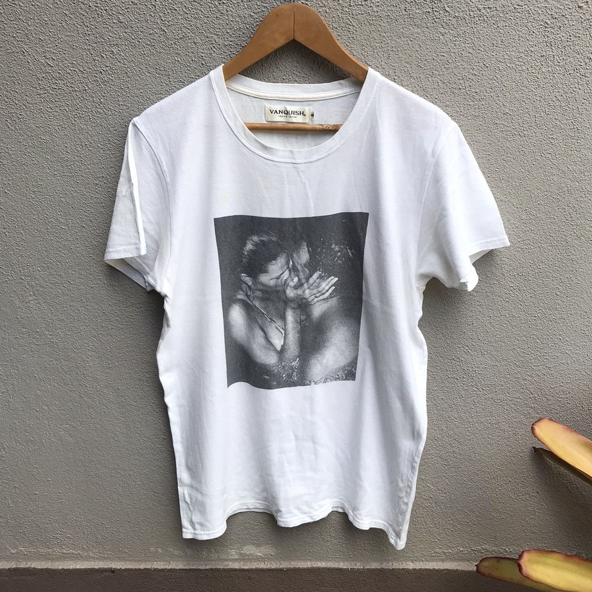 Vanquish VANQUISH couple kiss photo tee Size US M / EU 48-50 / 2 - 1 Thumbnail