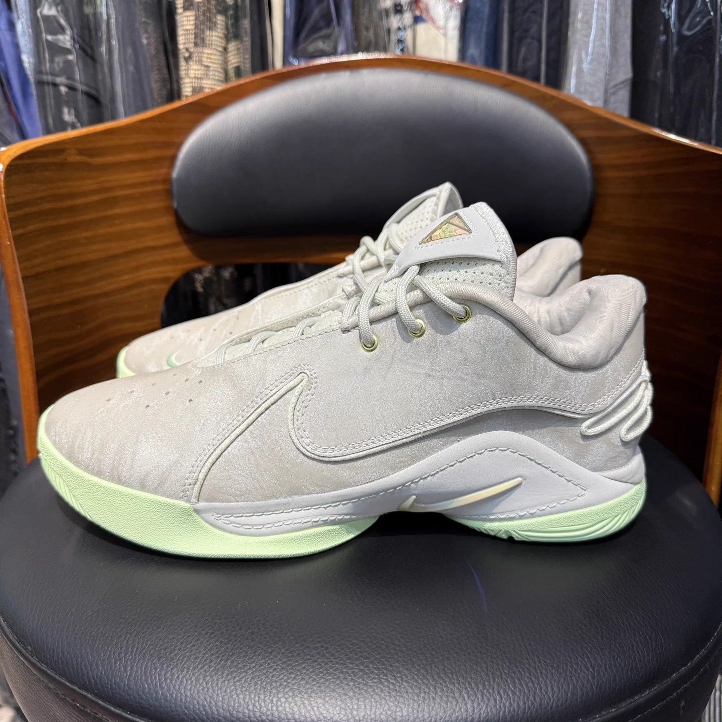 Nike Lebron 22 Beige/Grey-Green 42.5 DS Size US 9.5 / EU 42-43 - 6 Thumbnail