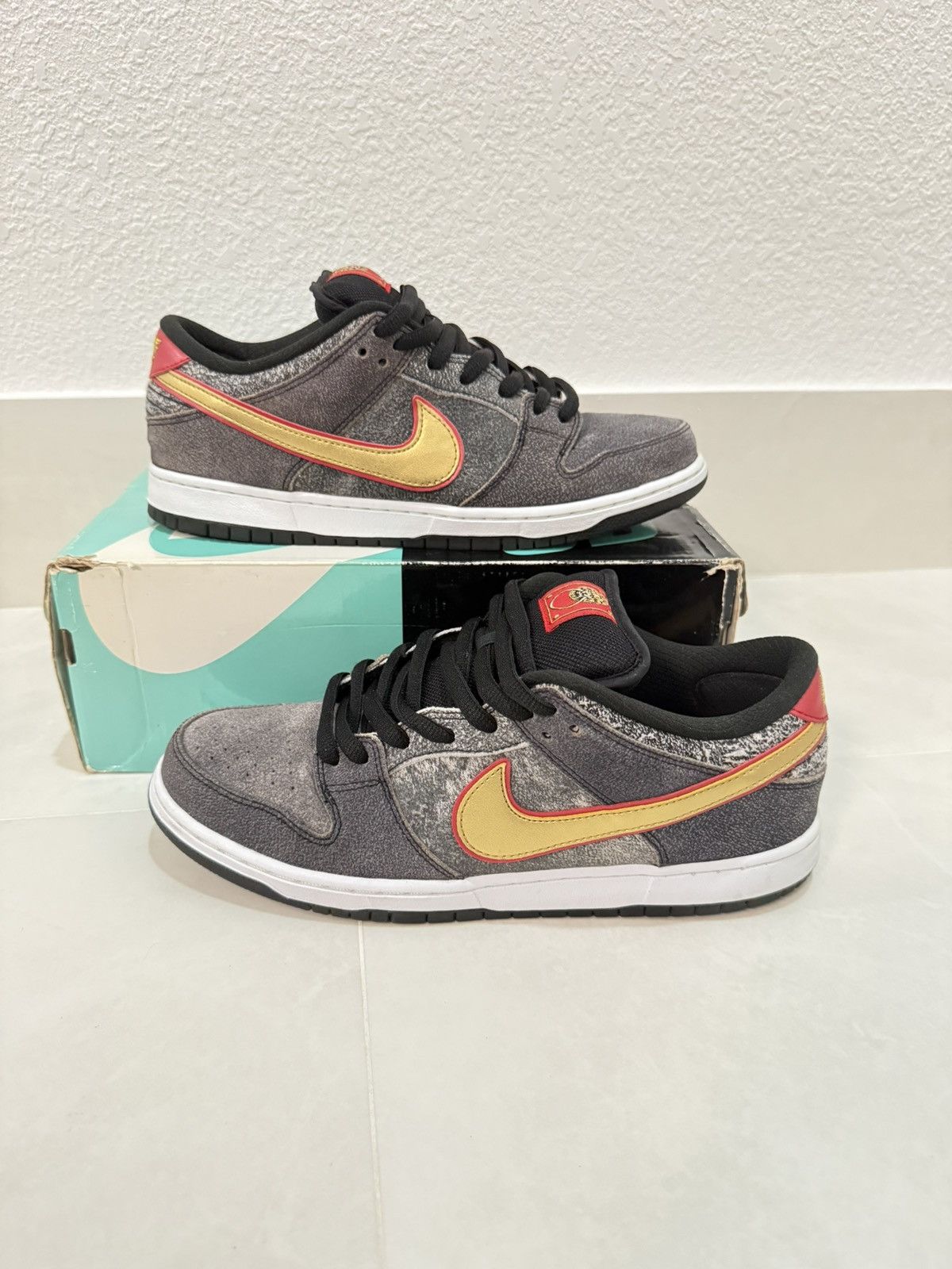 Nike Nike Dunk Low Premium SB QS 'Beijing' Size 11 Used Size US 11 / EU 44 - 4 Thumbnail
