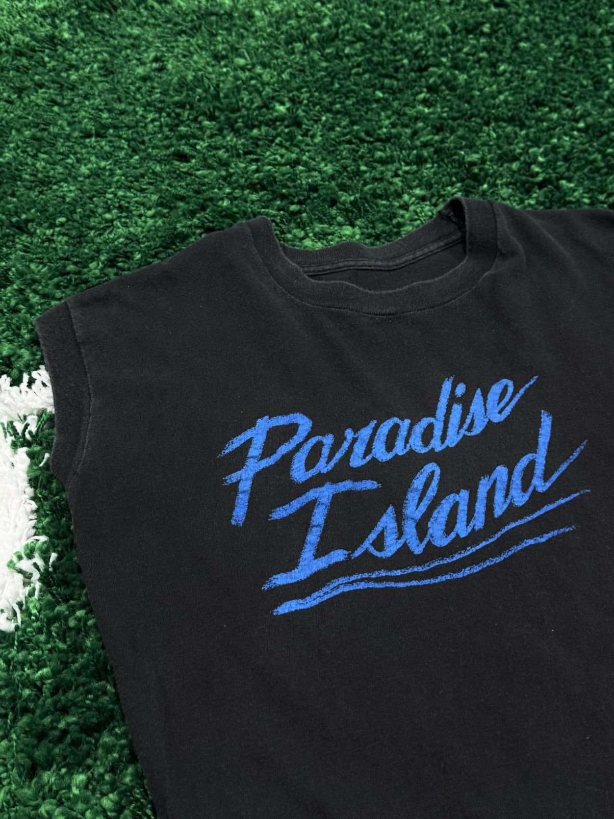 Vintage Vintage 90s Distressed "Paradise Island" Sleevless Tee Small Size US S / EU 44-46 / 1 - 2 Thumbnail