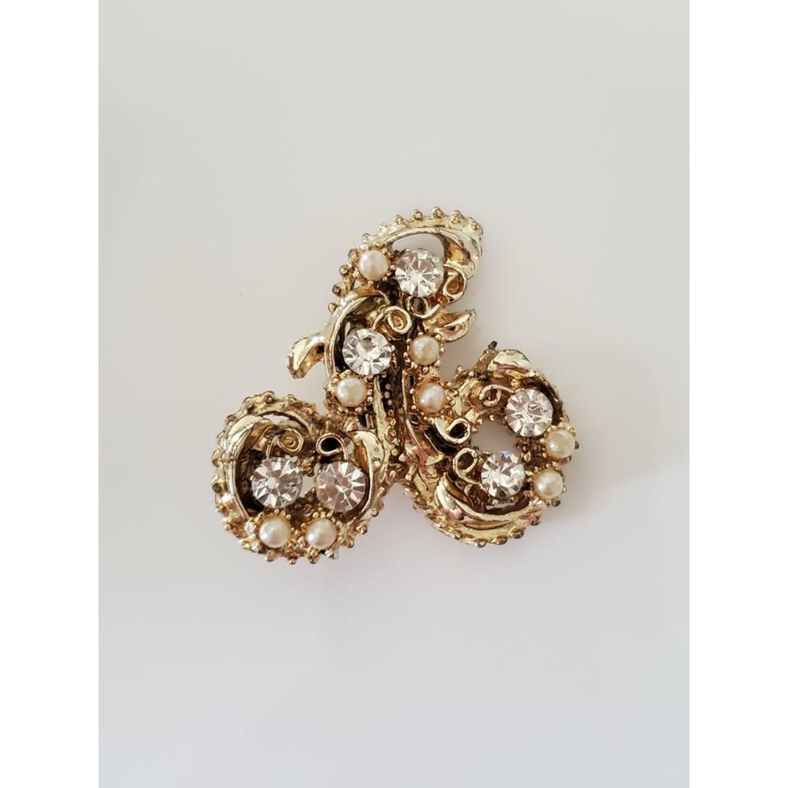Other Vintage Letter A Rhinestone and Faux Pearl Brooch Pin Size ONE SIZE - 2 Thumbnail