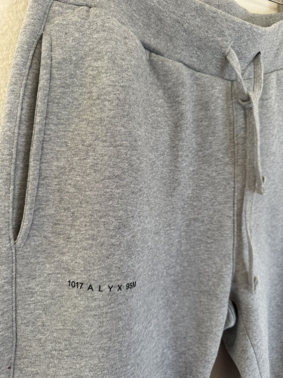1017 ALYX 9SM Script Sweatpants Size US 32 / EU 48 - 2 Thumbnail