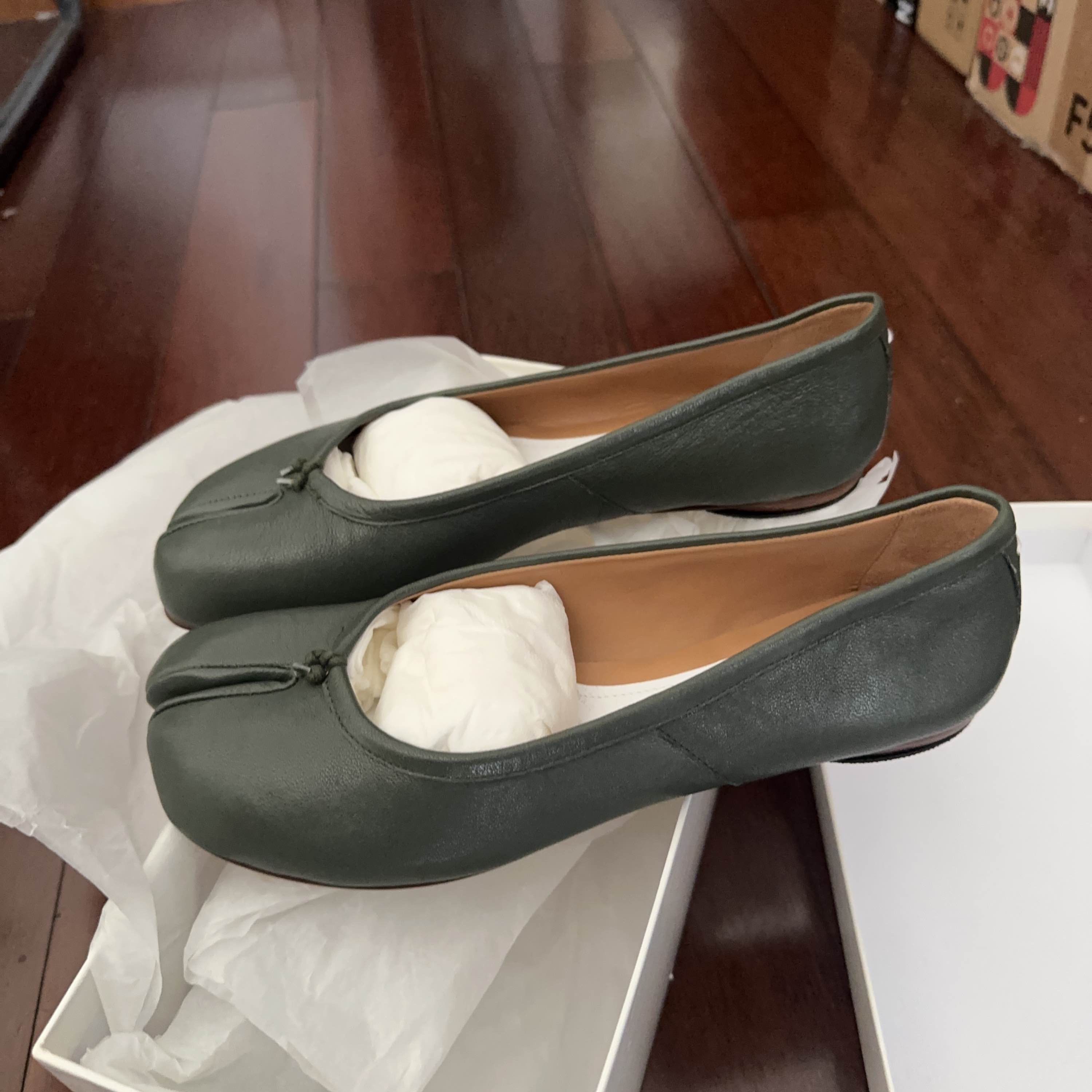 Maison Margiela Maison Margiela Green Tabi Flats Size 36.5 Size US 6.5 / IT 36.5 - 1 Thumbnail