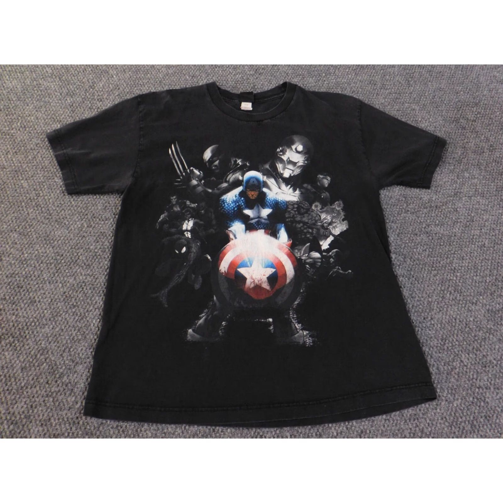 Vintage VINTAGE Marvel Shirt XL Mens Captain America Wolverine 90s Crew Neck Short Sleeve Black Cotton Logo T-Shirt Size US XL / EU 56 / 4 - 4 Thumbnail