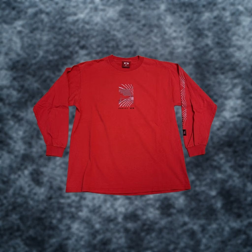 Oakley VINTAGE Oakley Cross Bones Skull Long Sleeve T Shirt Men's Size L Red Graphic Print Crew Neck Skull Vintage Mens Size US L / EU 52-54 / 3 - 1 Thumbnail
