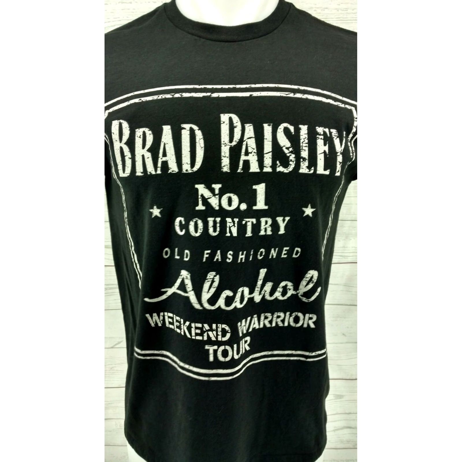 Tultex Brad Paisley Shirt Adult Medium Black 2018 Weekend Warrior World Tour Mens Shirt Size US M / EU 48-50 / 2 - 2 Thumbnail