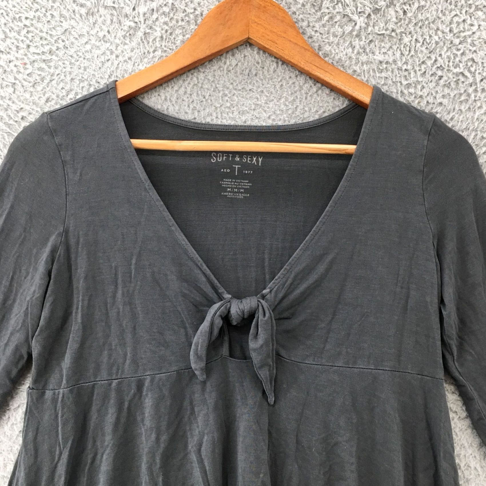 American Eagle Outfitters American Eagle Outfitters Blouse Womens Medium Grey V-Neck Bow Front Casual Shirt Womens Medium Grey V-Neck Bow Front Empire Cut Casual Size M / US 6-8 / IT 42-44 - 2 Thumbnail
