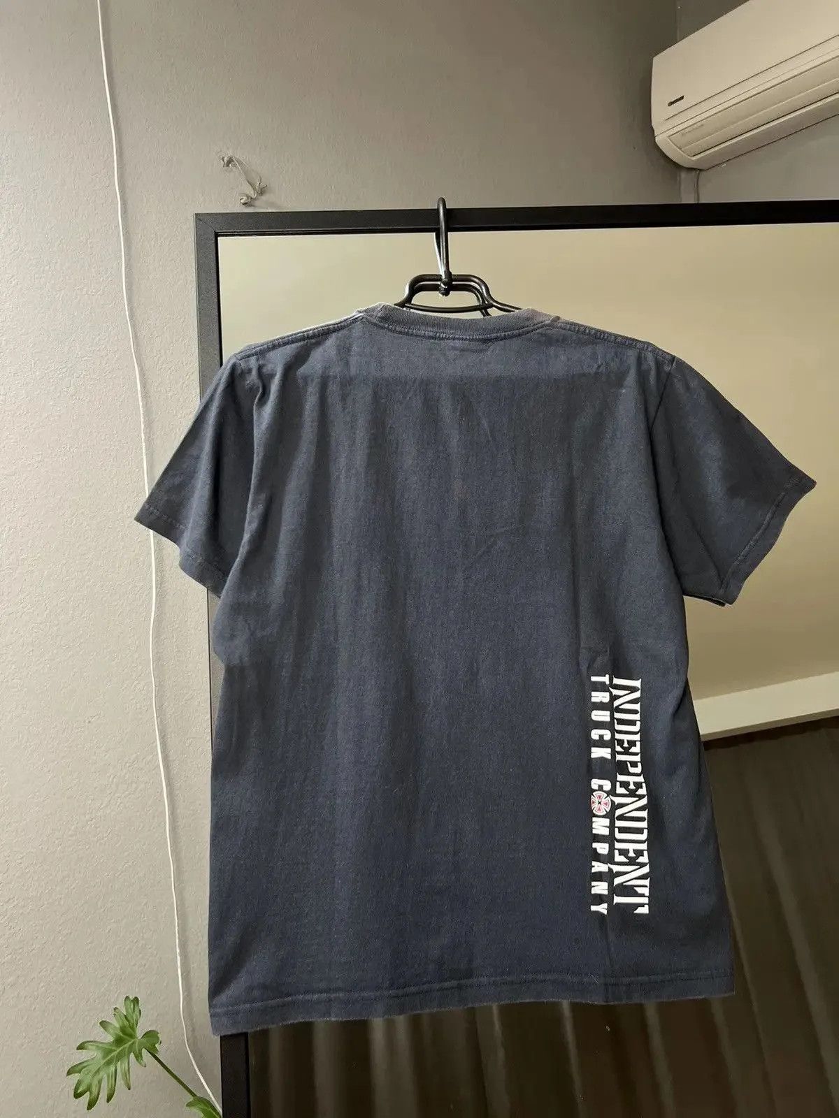 Vintage Vintage Y2K Independent faded t-shirt crash distressed USA Size US M / EU 48-50 / 2 - 9 Thumbnail