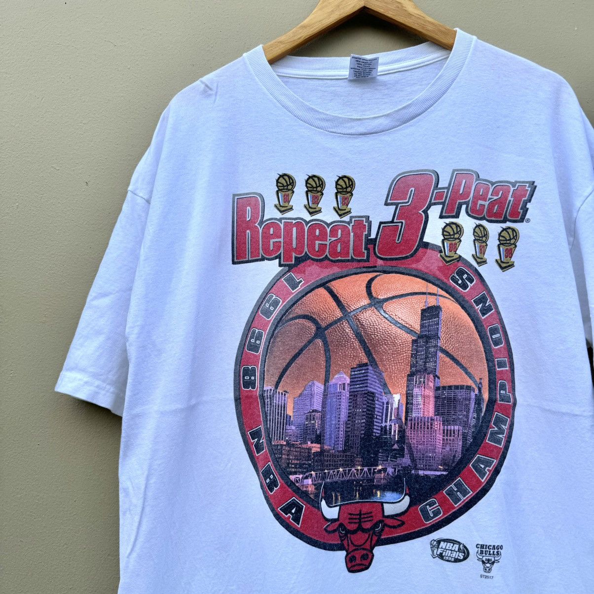 NBA × Vintage Vintage chicago bulls 1998 tee Size US XL / EU 56 / 4 - 2 Thumbnail