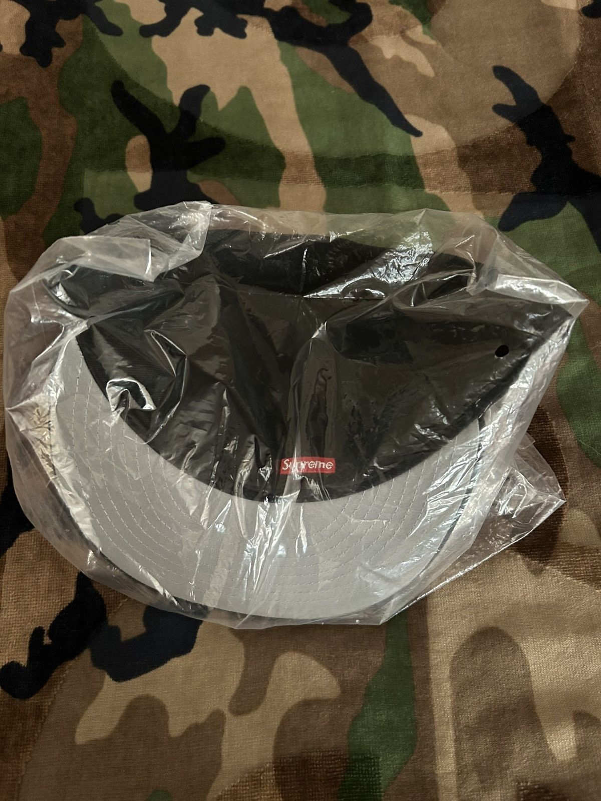 New Era × Supreme Supreme Screw Ball S Logo New Era Fitted Black 7 5/8 FW24 Size ONE SIZE - 7 Thumbnail