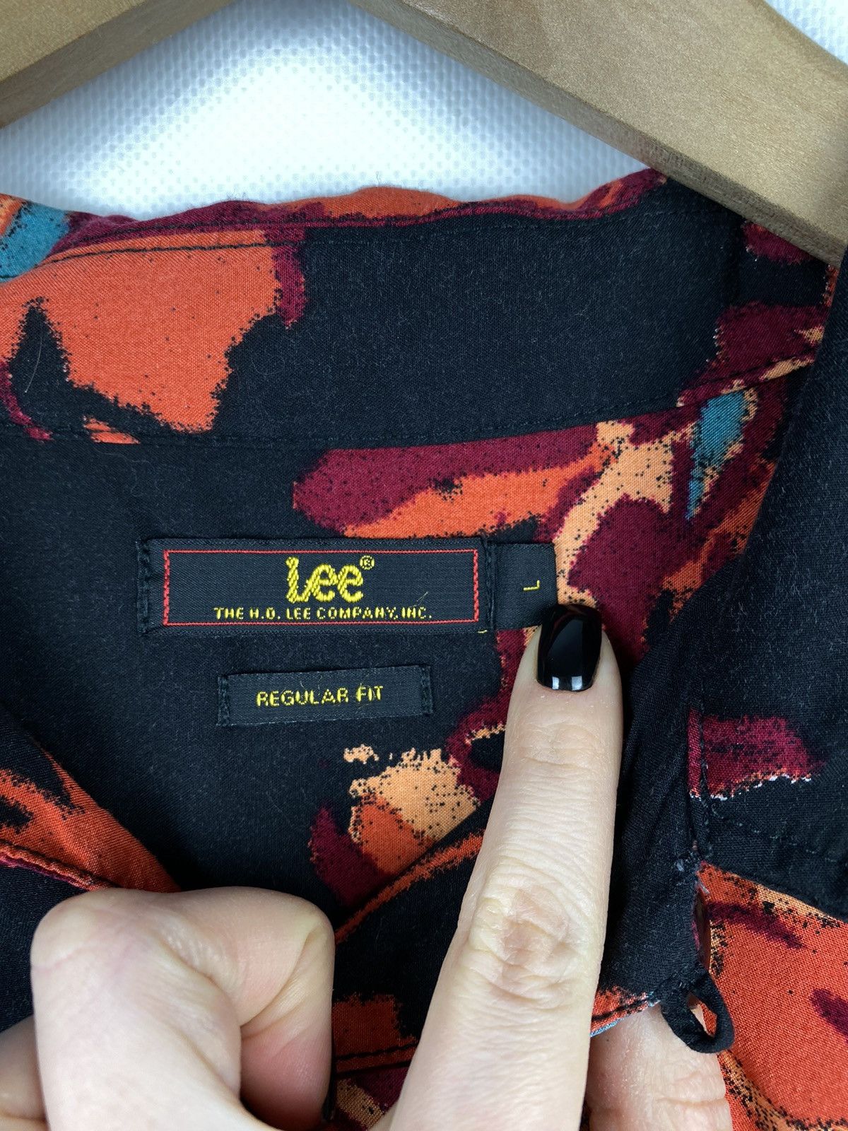 Lee Lee men’s Hawaiian overprinted shirt size L Size US L / EU 52-54 / 3 - 10 Thumbnail