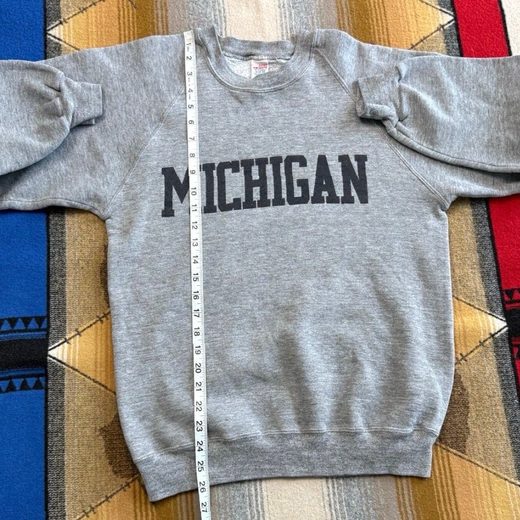 Spell VINTAGE University Of Michigan Spell Out Crewneck Sweatshirt Russell S/M Gray Men Pullover Long Sleeve 80s 90s College Sports Size US M / EU 48-50 / 2 - 6 Thumbnail