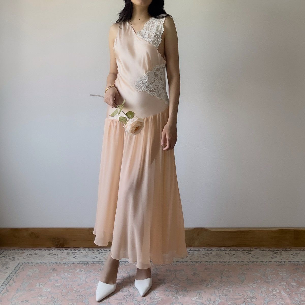 Victoria's Secret Victoria’s Secret 1990s Peach Silk & Lace Slip Gown (S–M) Size M / US 6-8 / IT 42-44 - 5 Thumbnail