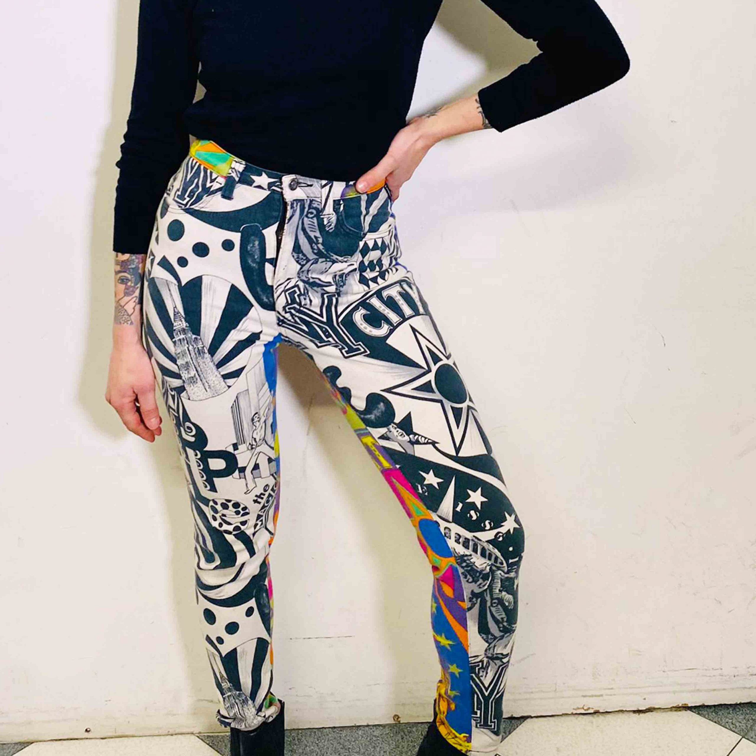 Versace Jeans Couture Versace 1980s New York Manhattan Liberty PopArt Pants Size 24" / US 00 / IT 34 - 6 Thumbnail