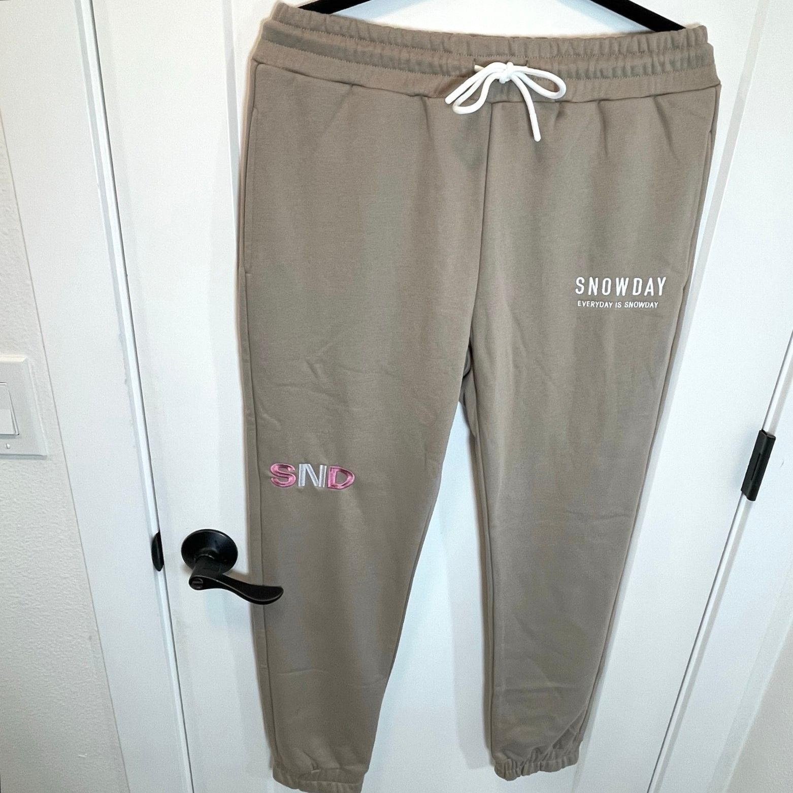 Snowday •NWT• Snowday Worldwide Tan Sweatpants • Mens Medium Size US 32 / EU 48 - 2 Thumbnail