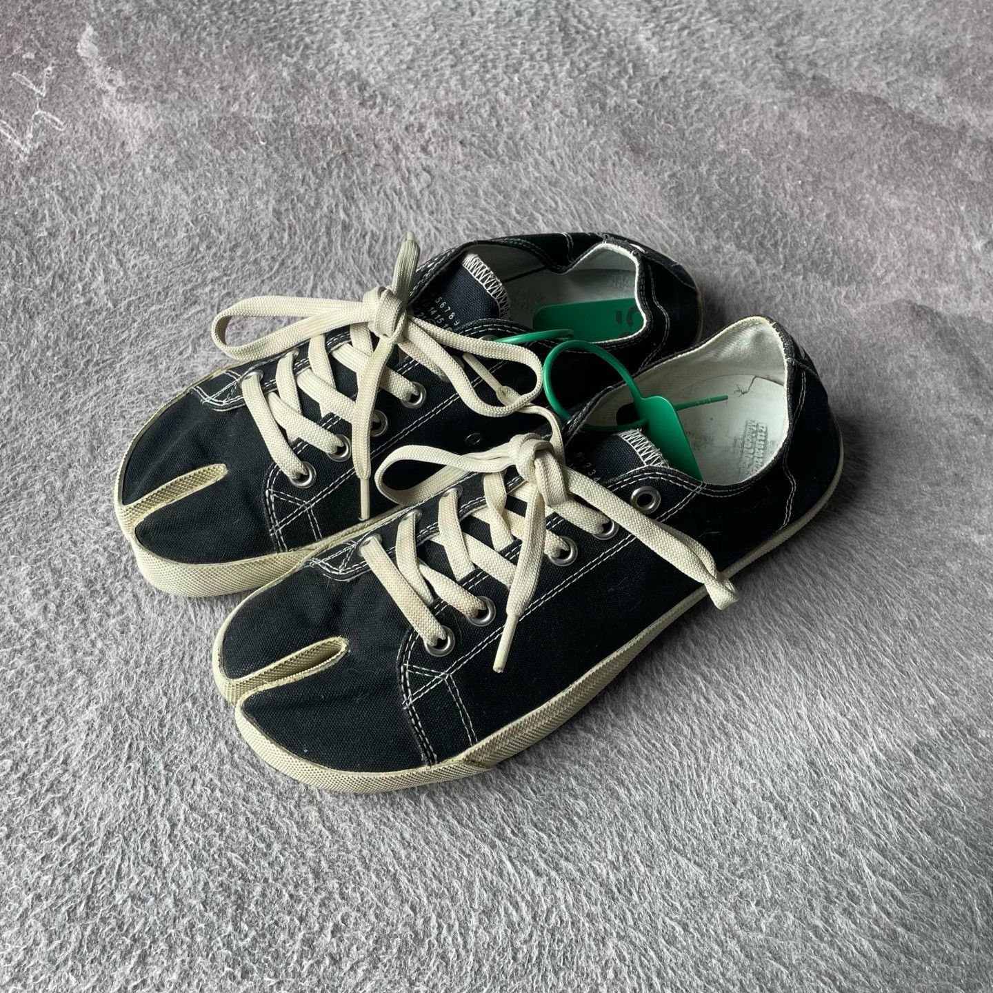 Nike Nike Black Lowtop Sneakers S Men Size US 10 / EU 43 - 1 Thumbnail
