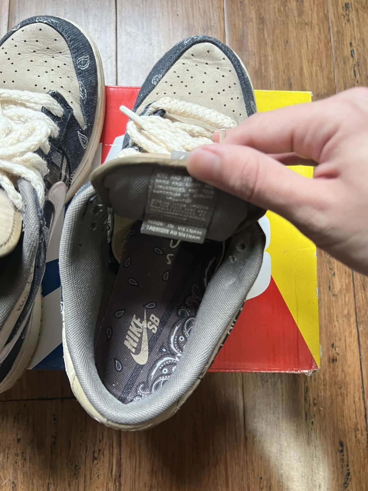 Nike × Travis Scott Travis Scott x Nike SB Dunk Low Size US 9.5 / EU 42-43 - 8 Thumbnail