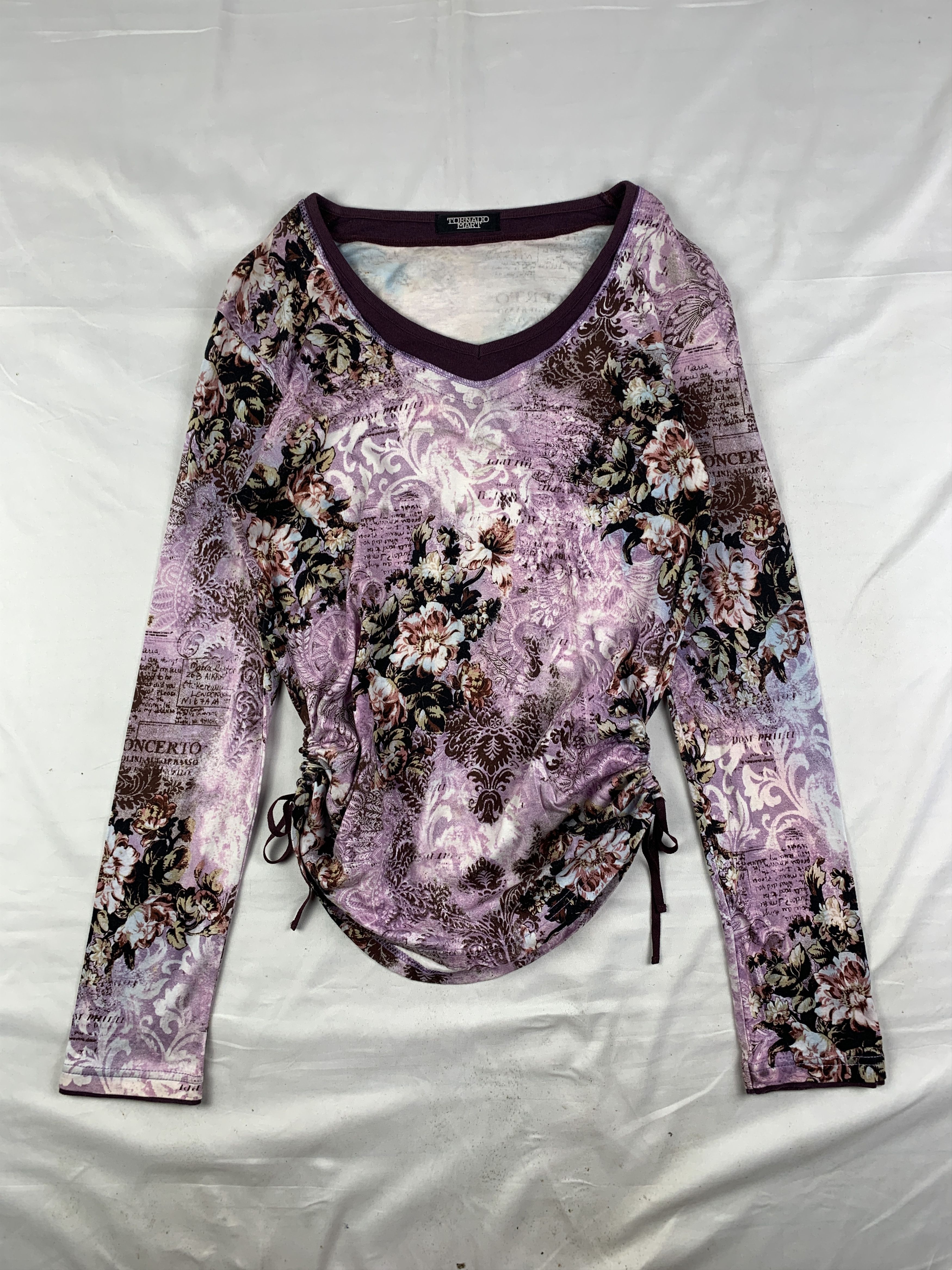 Tornado Mart 2000s Tornado Mart Japan Floral Poem Top (M) Size M / US 6-8 / IT 42-44 - 1 Thumbnail
