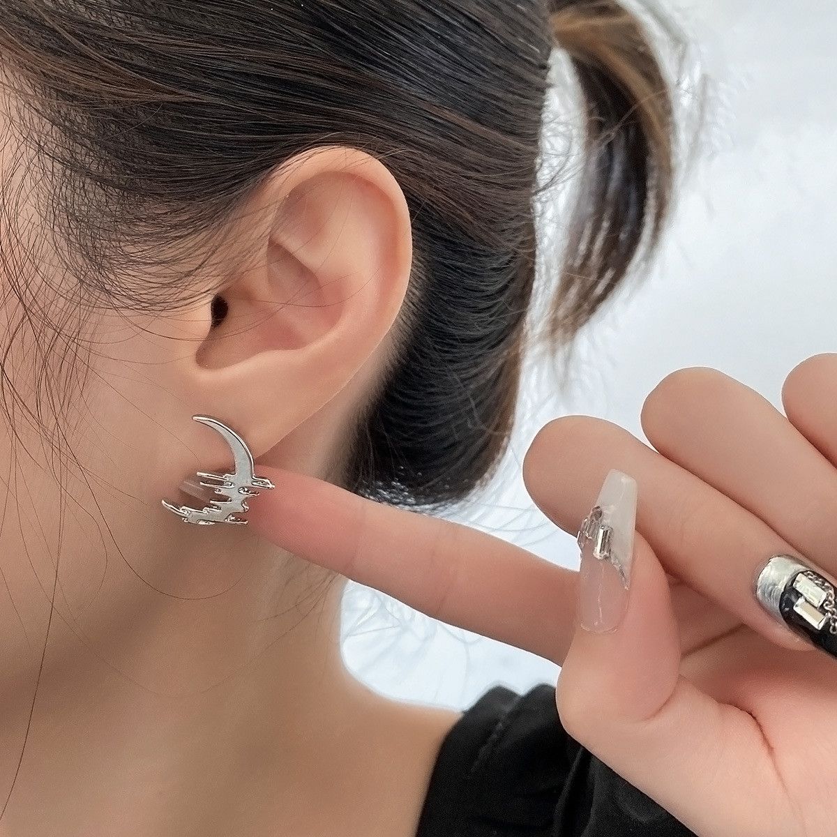 Jewelry Moon Retro Earrings One Pairs Chrome Jewelry Size ONE SIZE - 3 Thumbnail