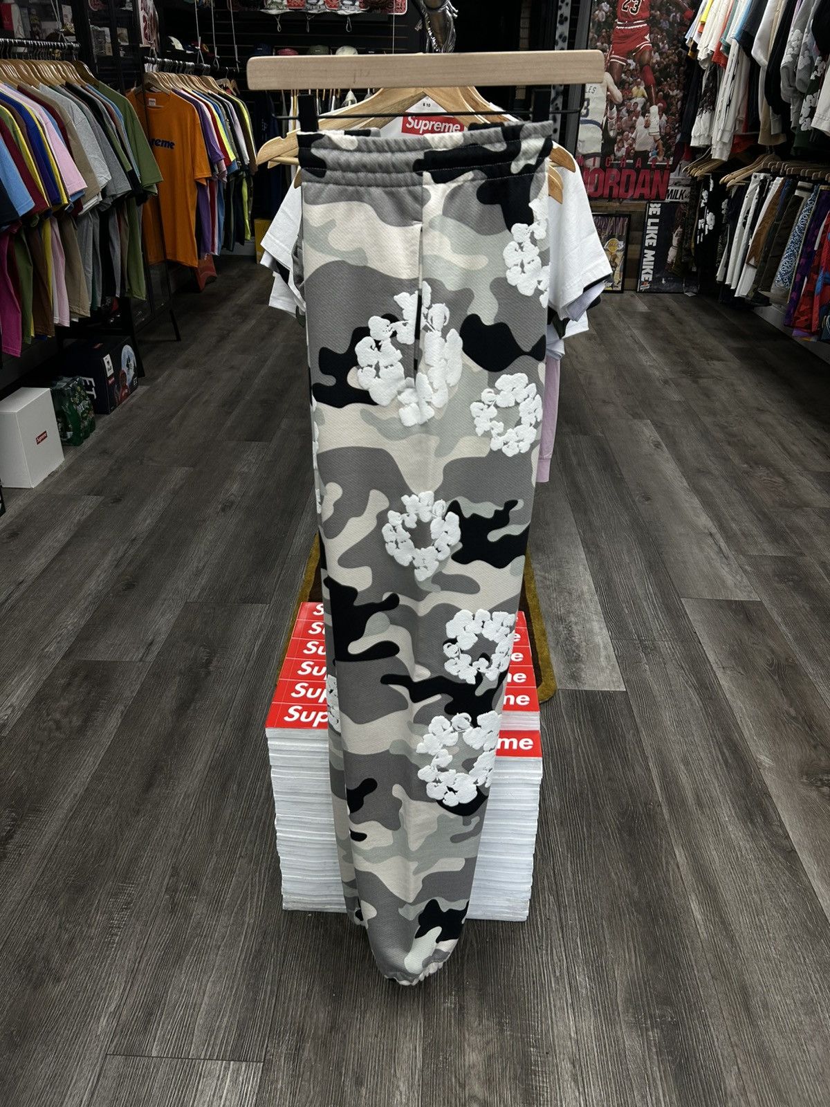 DENIM TEARS White Camo Cotton Wreath Sweatpant Size US 32 / EU 48 - 3 Thumbnail